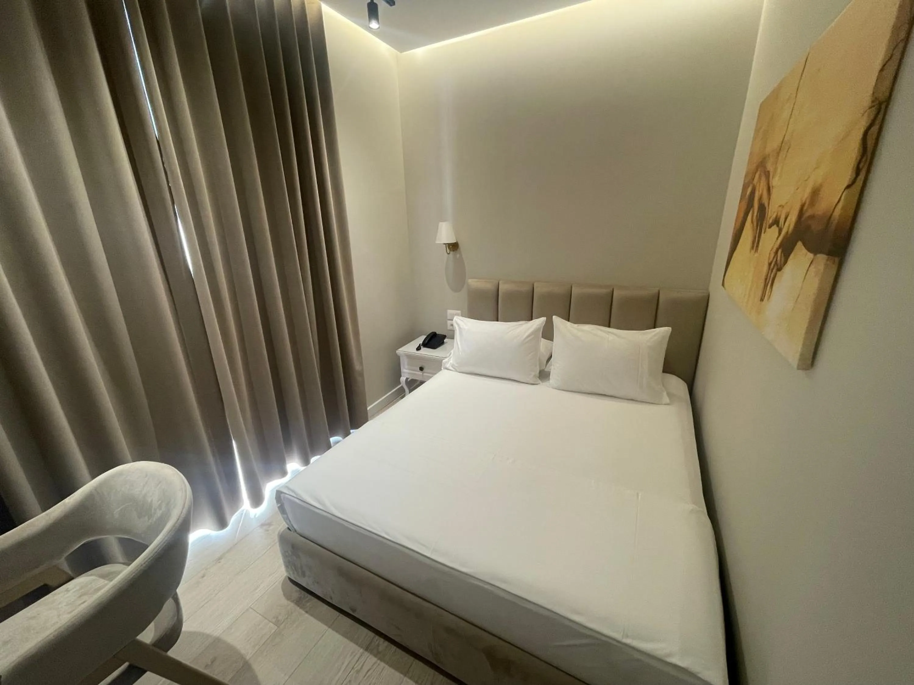 Bedroom, Bed in Seaside Hotel