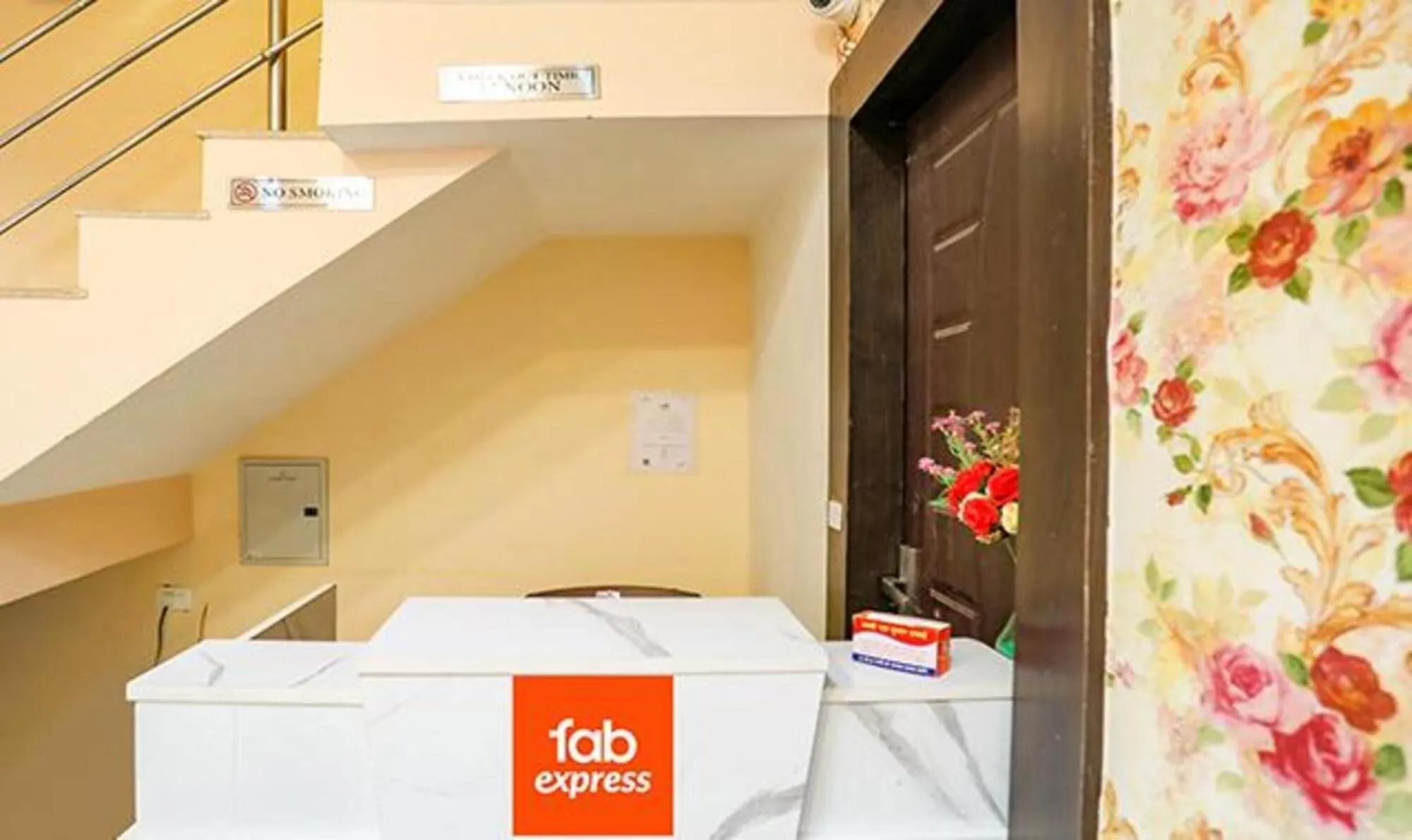 Lobby or reception in FabExpress Namaste Kashi - Dasaswamedh Ghat