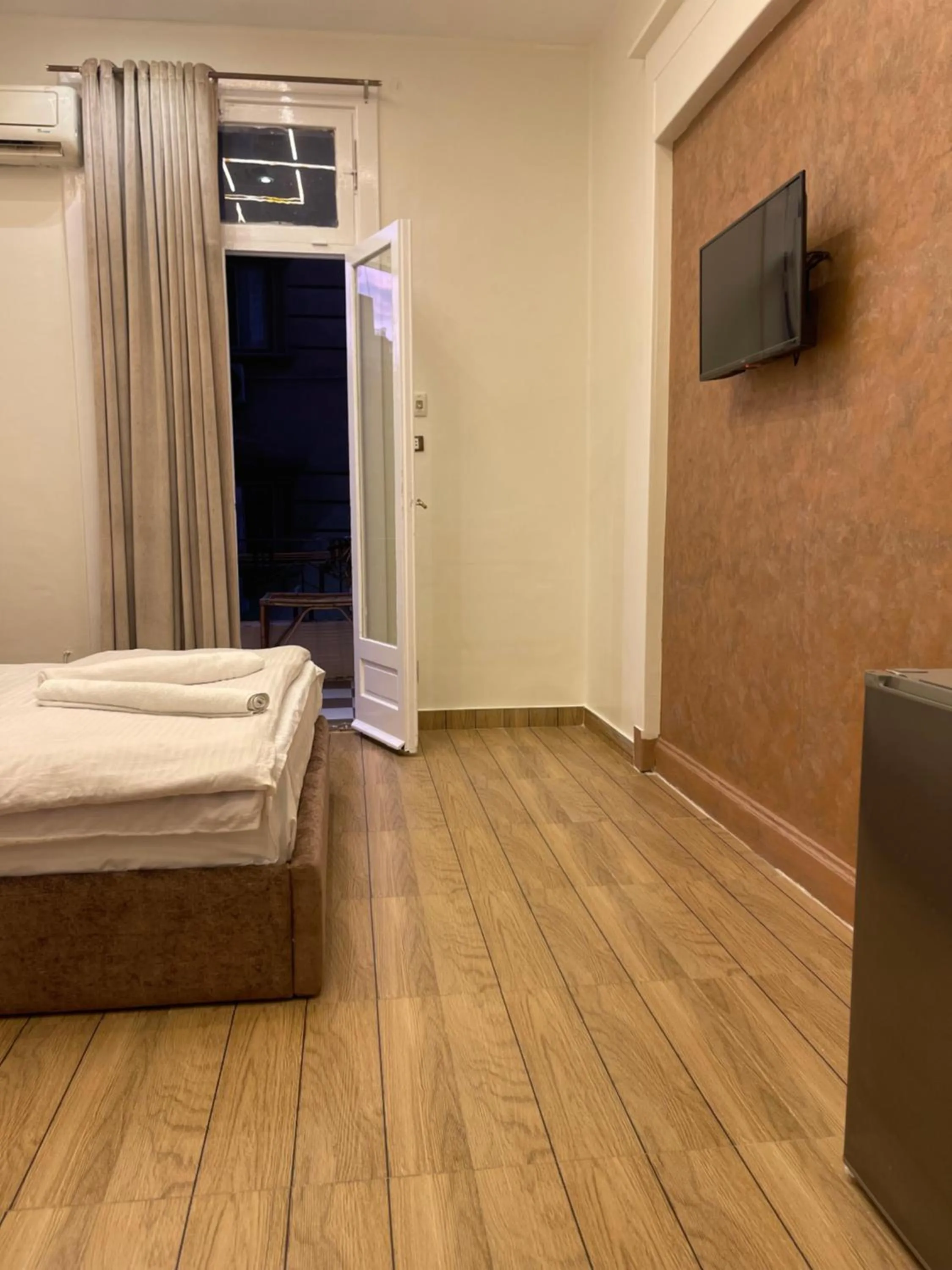 Bedroom, Bed in Miami Hotel