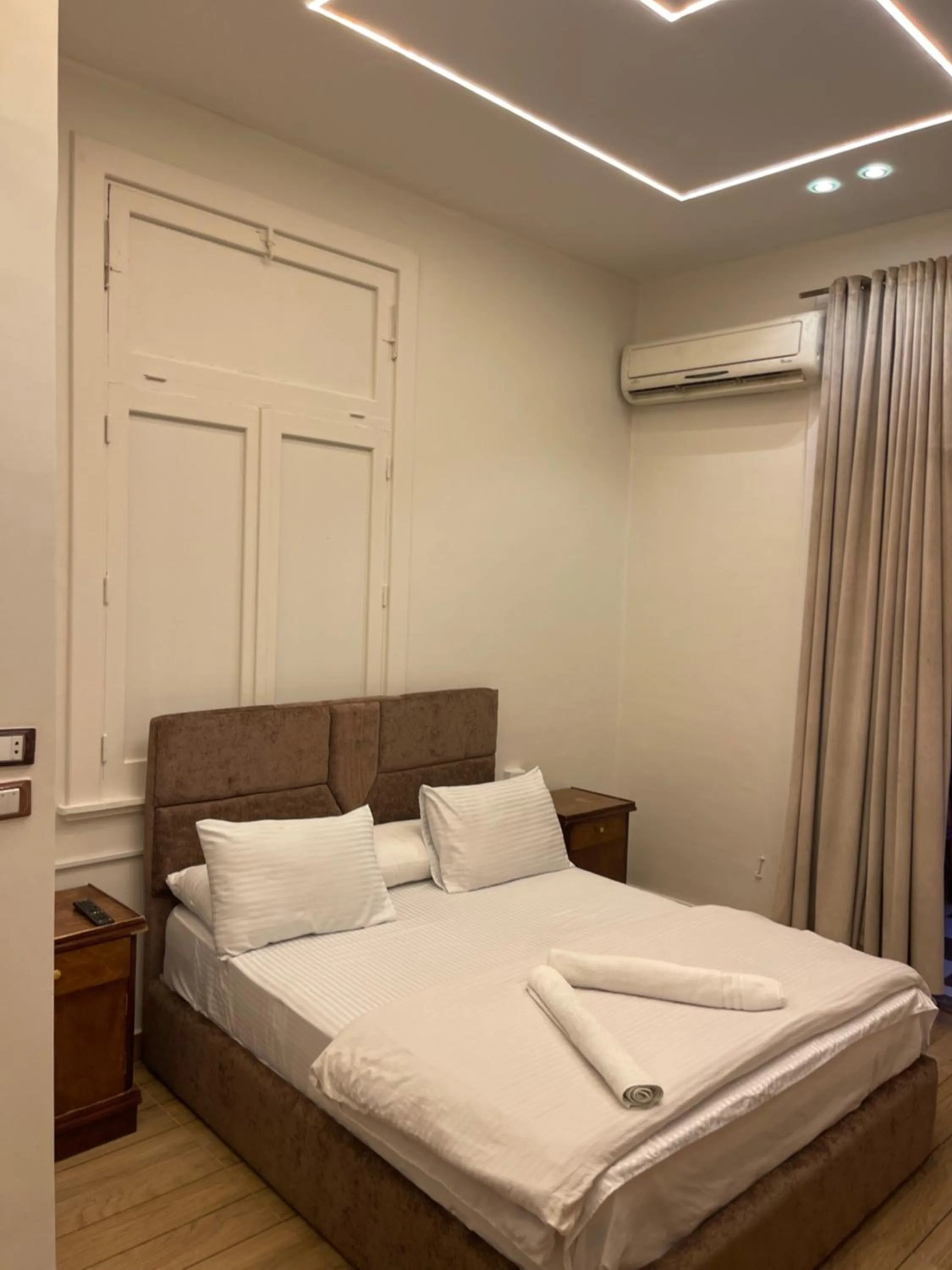 Bedroom, Bed in Miami Hotel