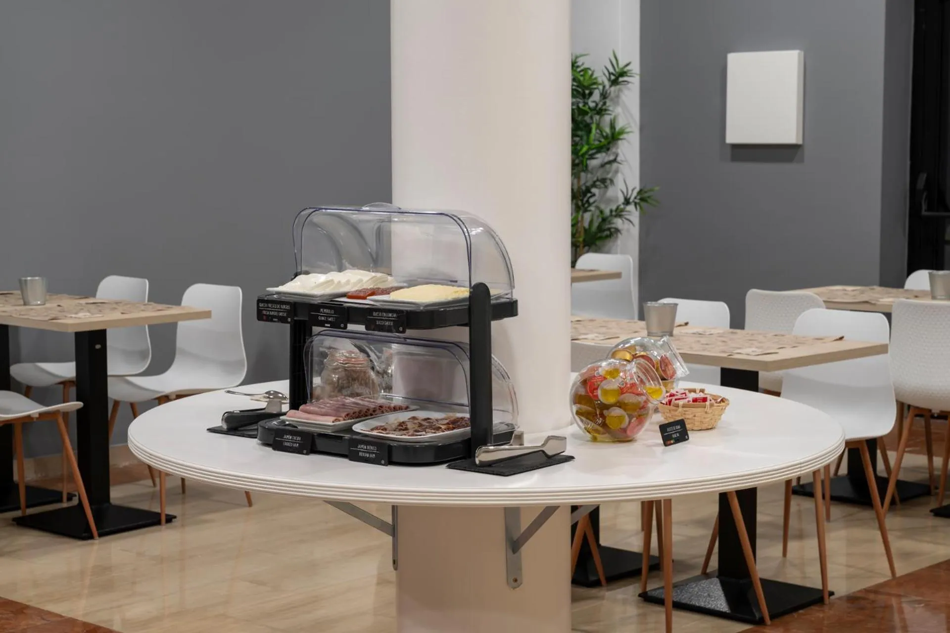 Breakfast in Hotel Alda Malvasía