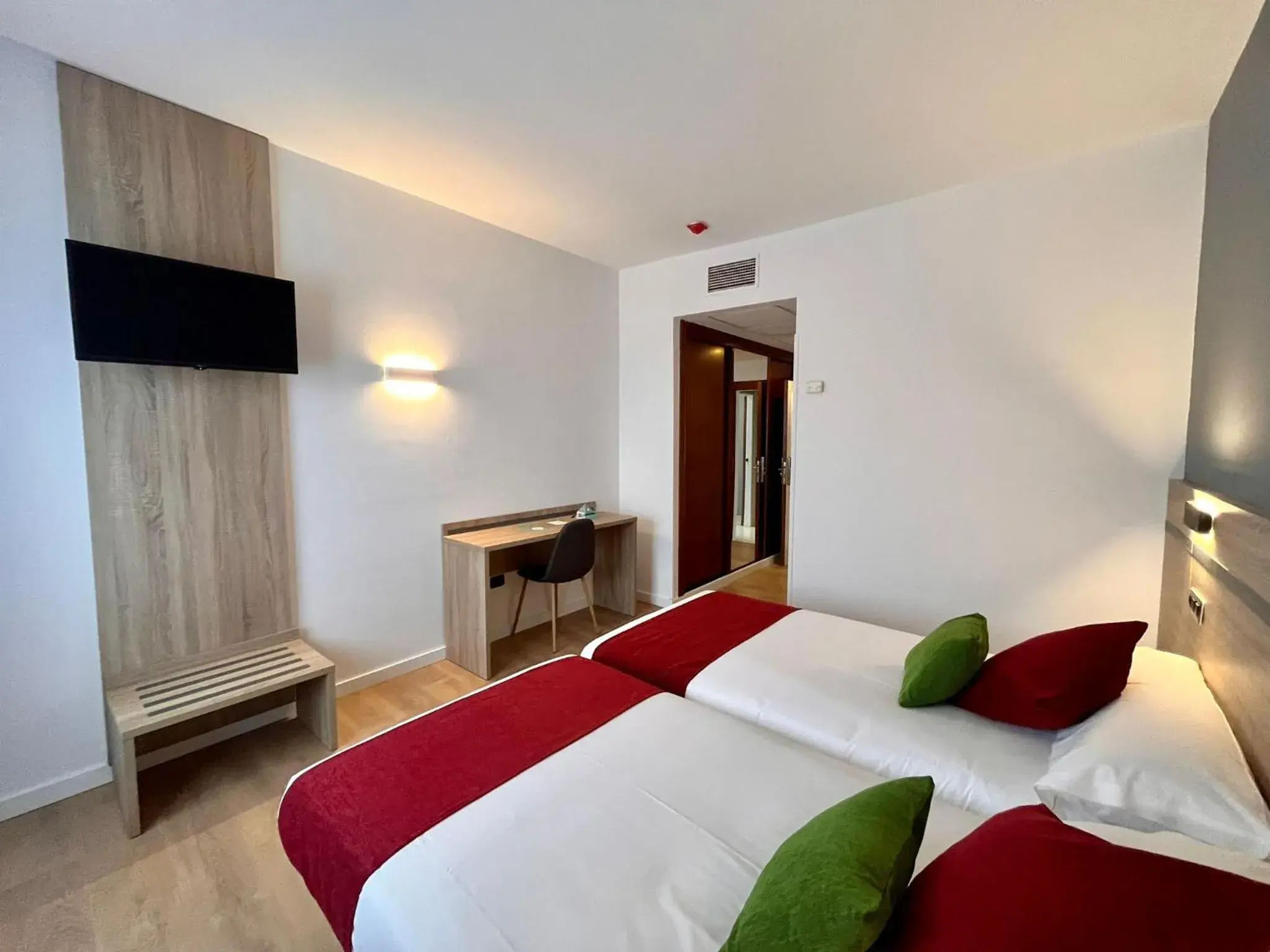 Economy Double Room in Hotel Alda Malvasía Economy Double Room in Hotel Alda Malvasía