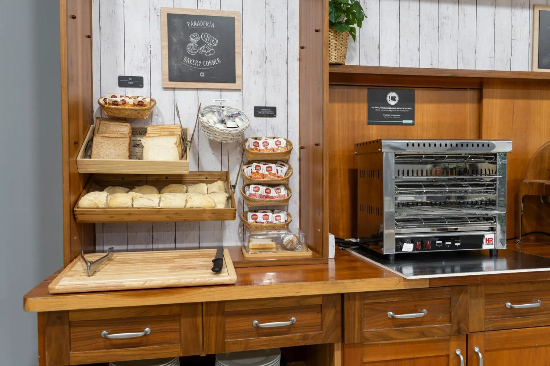 Breakfast in Hotel Alda Malvasía