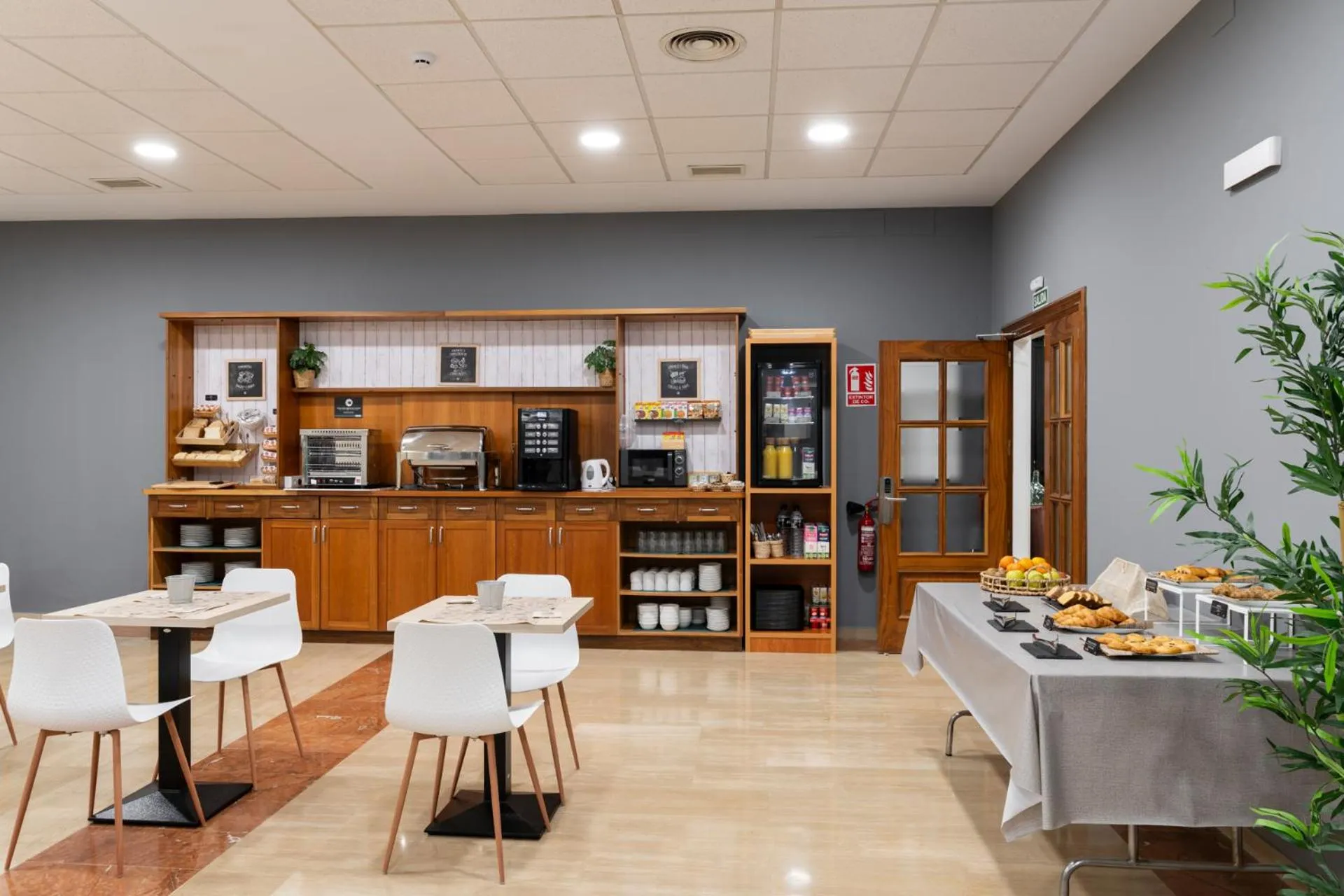 Breakfast in Hotel Alda Malvasía