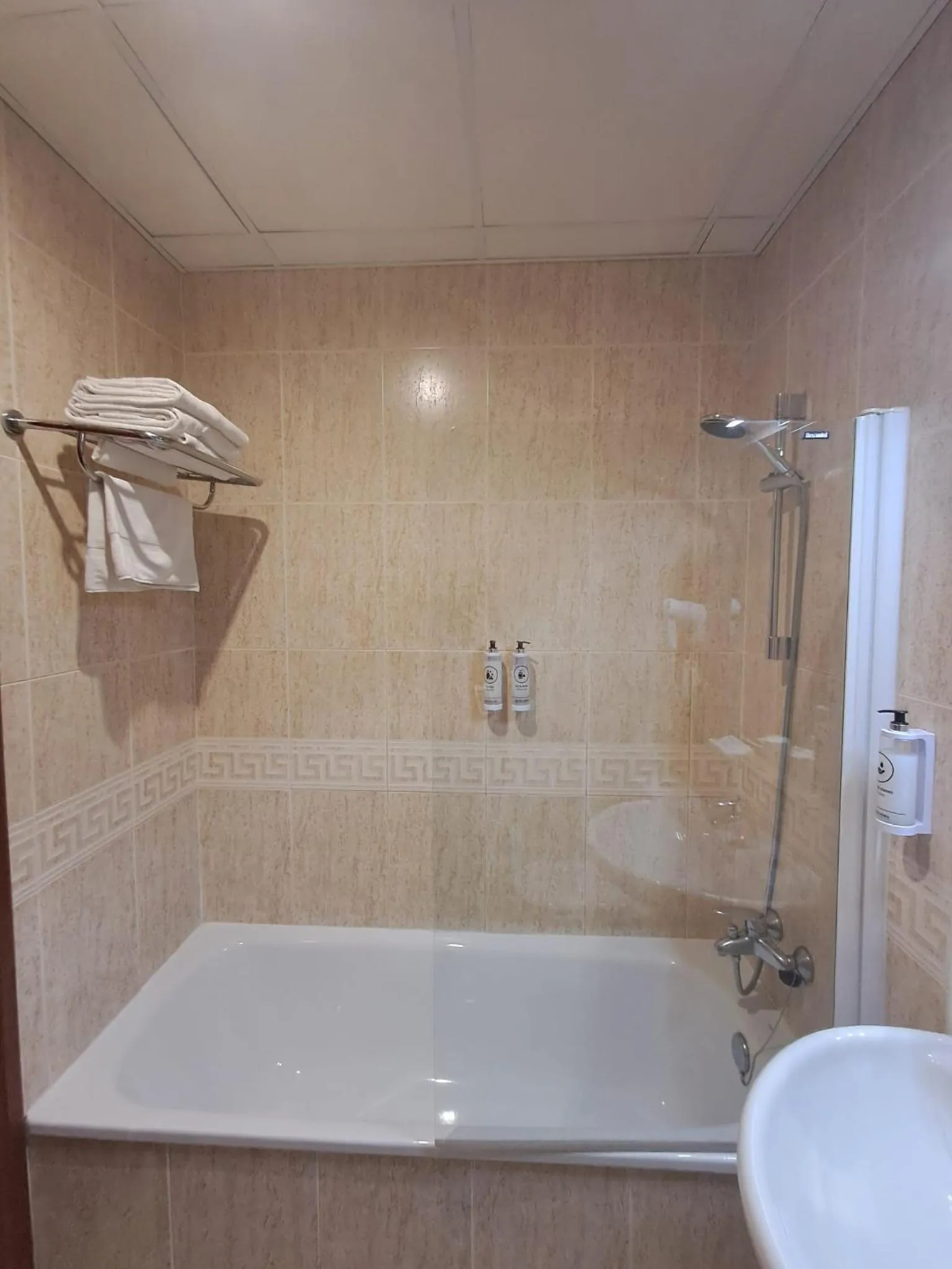Bathroom in Hotel Alda Malvasía