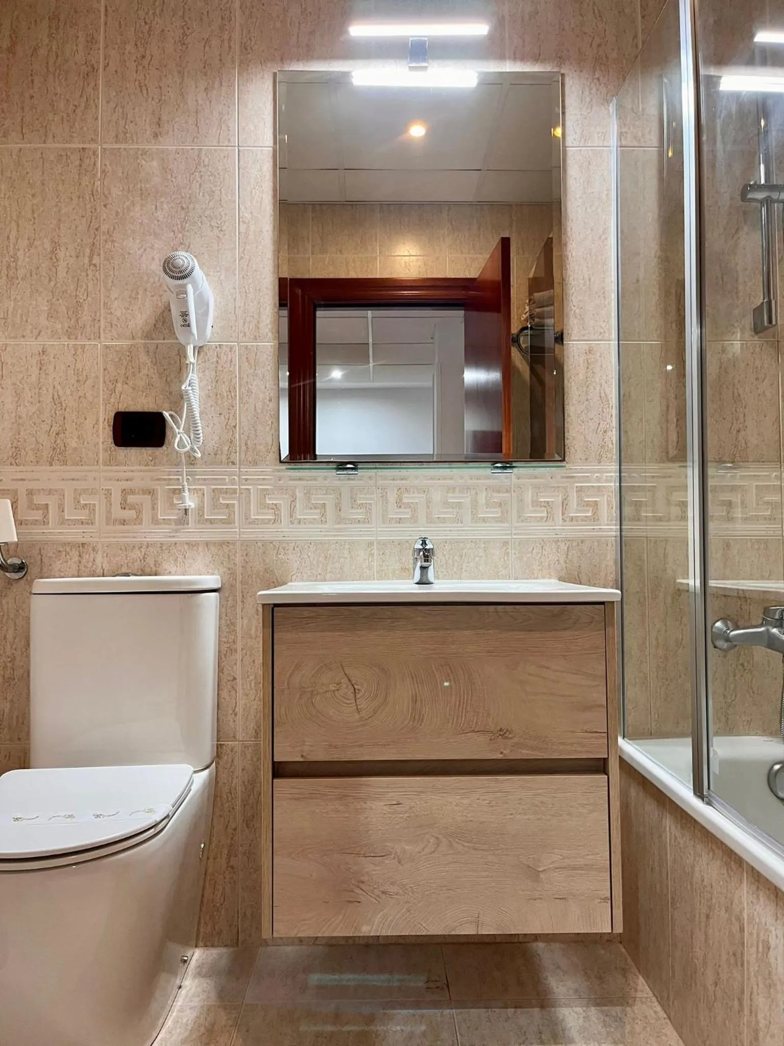 Bathroom in Hotel Alda Malvasía