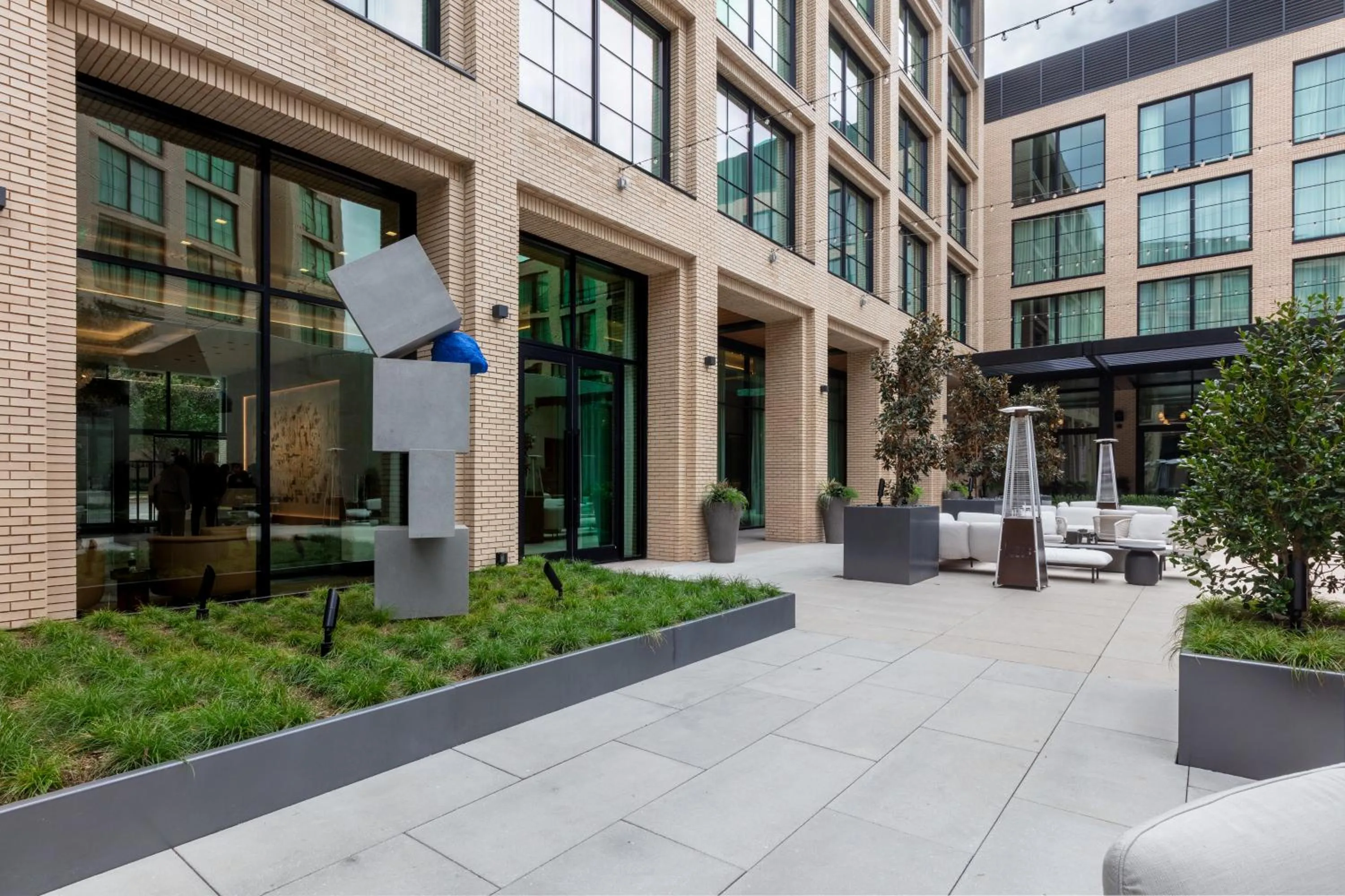 Facade/entrance in The Crescent Hotel, Fort Worth