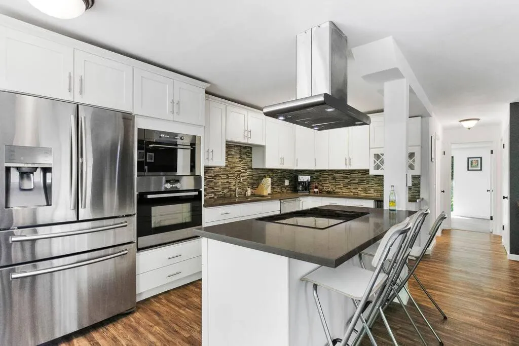 Epicurean remodel in central location.