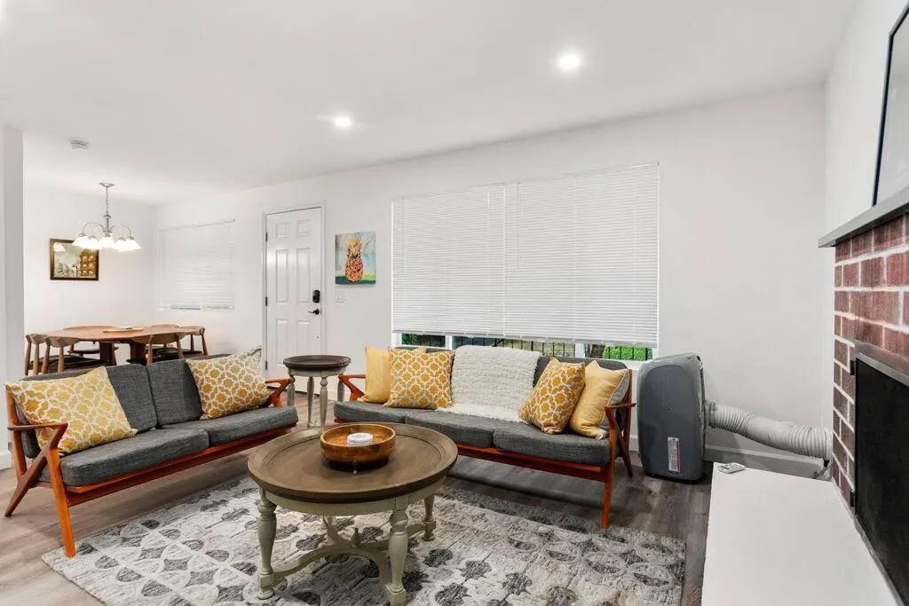 Beacon Hill Retro - Central Location.