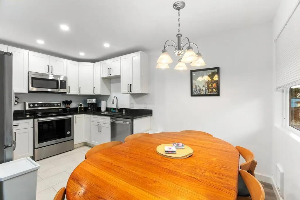 Beacon Hill Retro - Central Location.