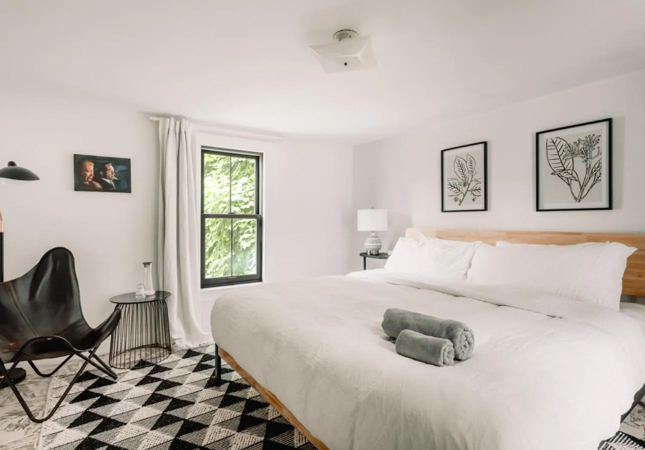 Photo of the whole room, Bed in The Yarra