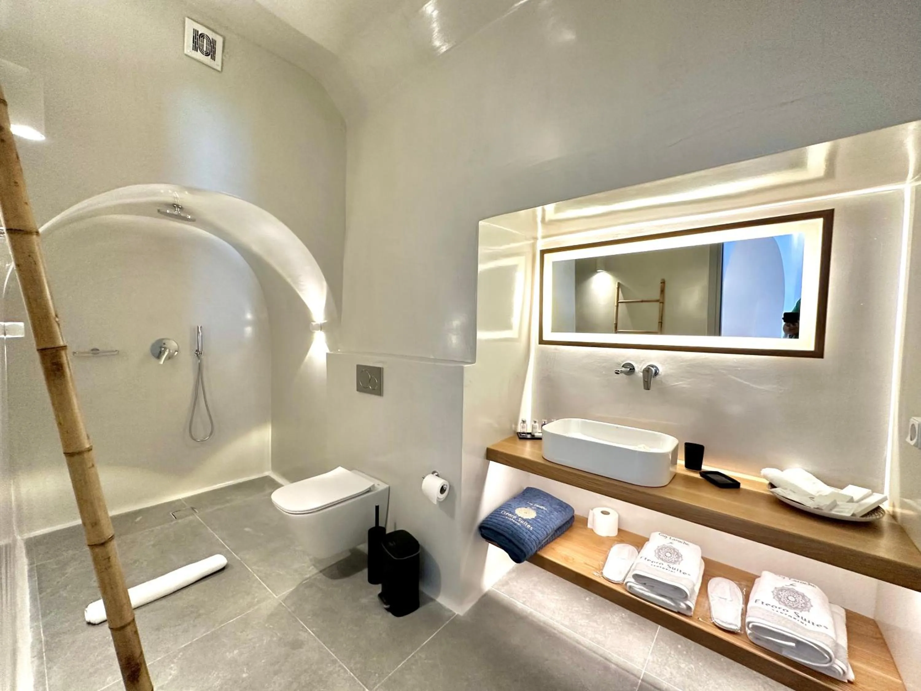 Bathroom in Eteoro Suites