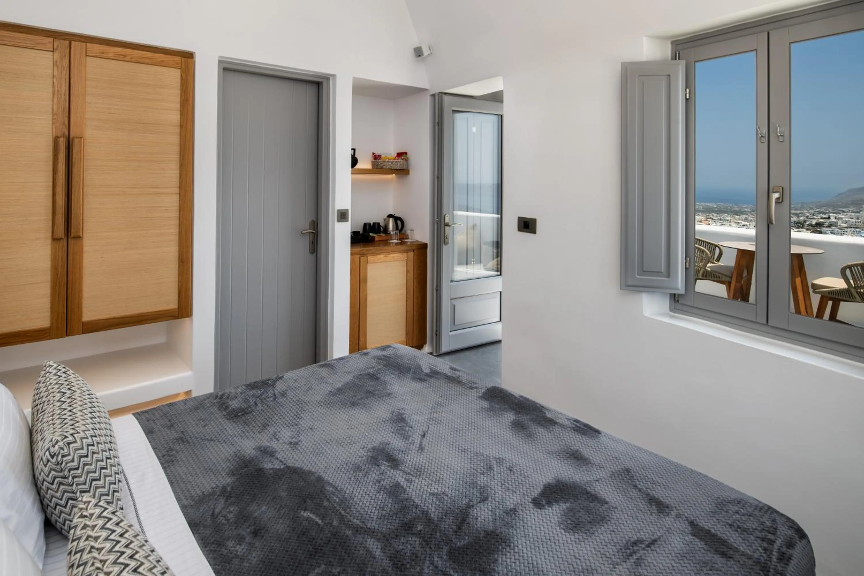 Bed in Eteoro Suites