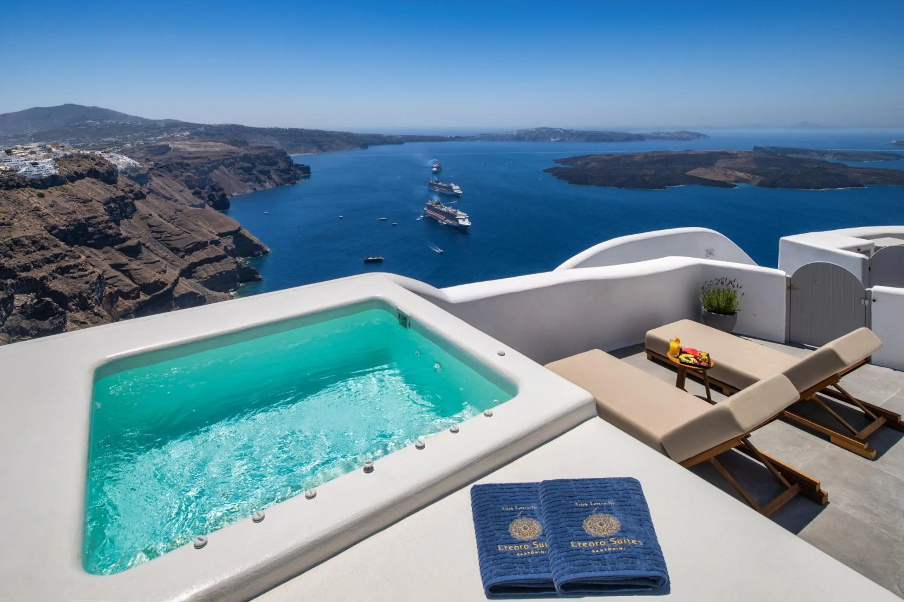 Hot Tub in Eteoro Suites