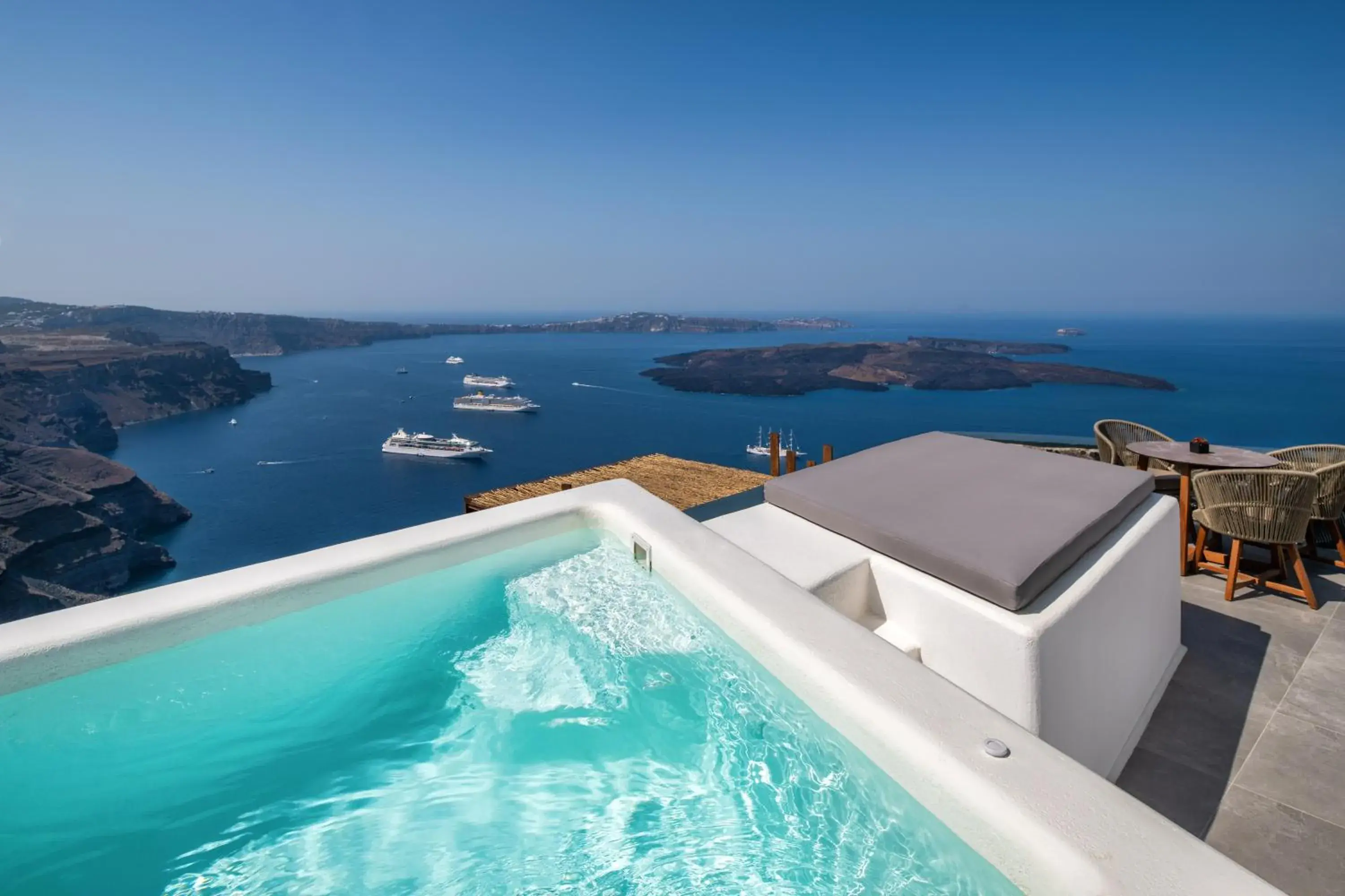 Honeymoon Suite with outdoor jacuzzi in Eteoro Suites Honeymoon Suite with outdoor jacuzzi in Eteoro Suites