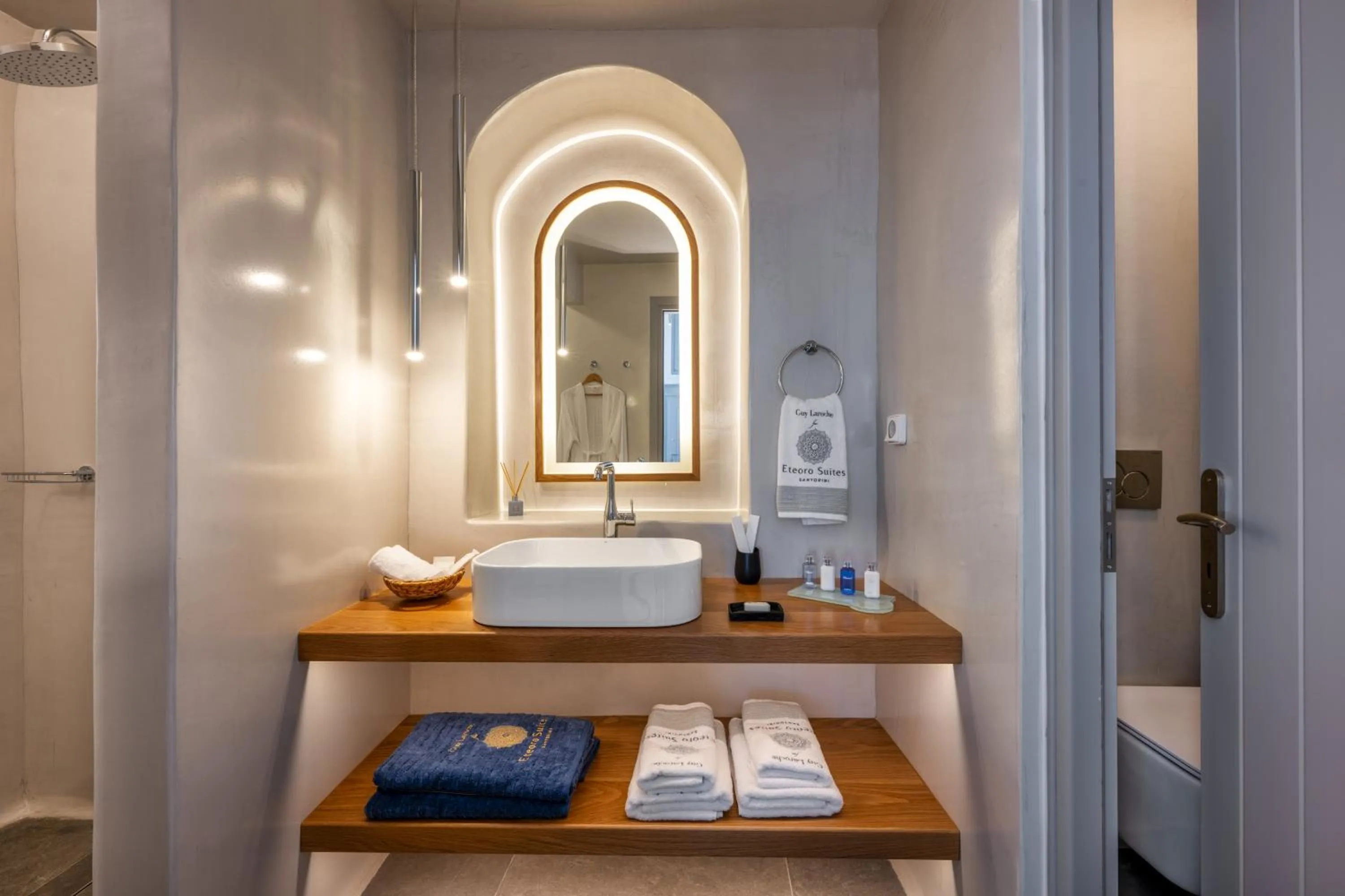 Bathroom in Eteoro Suites