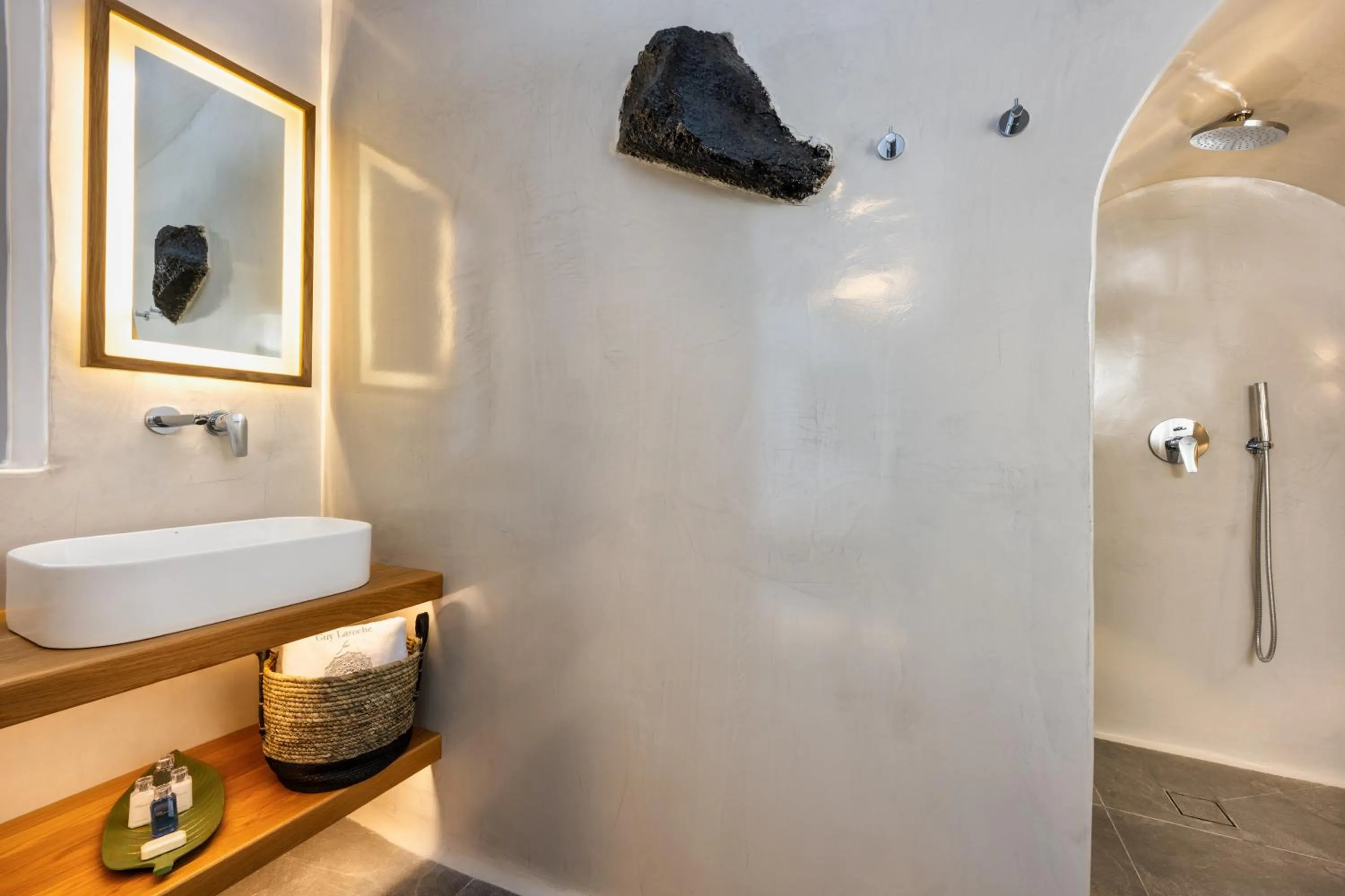 Bathroom in Eteoro Suites