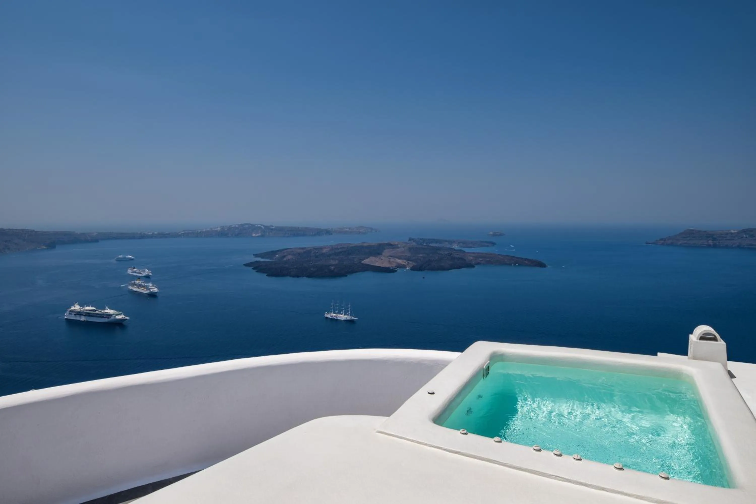 Hot Tub in Eteoro Suites