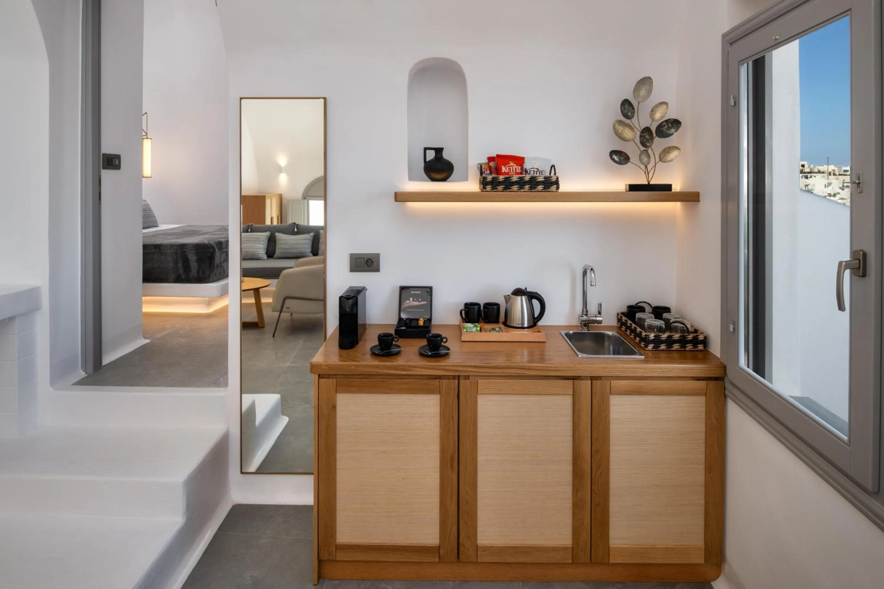 Coffee/tea facilities in Eteoro Suites