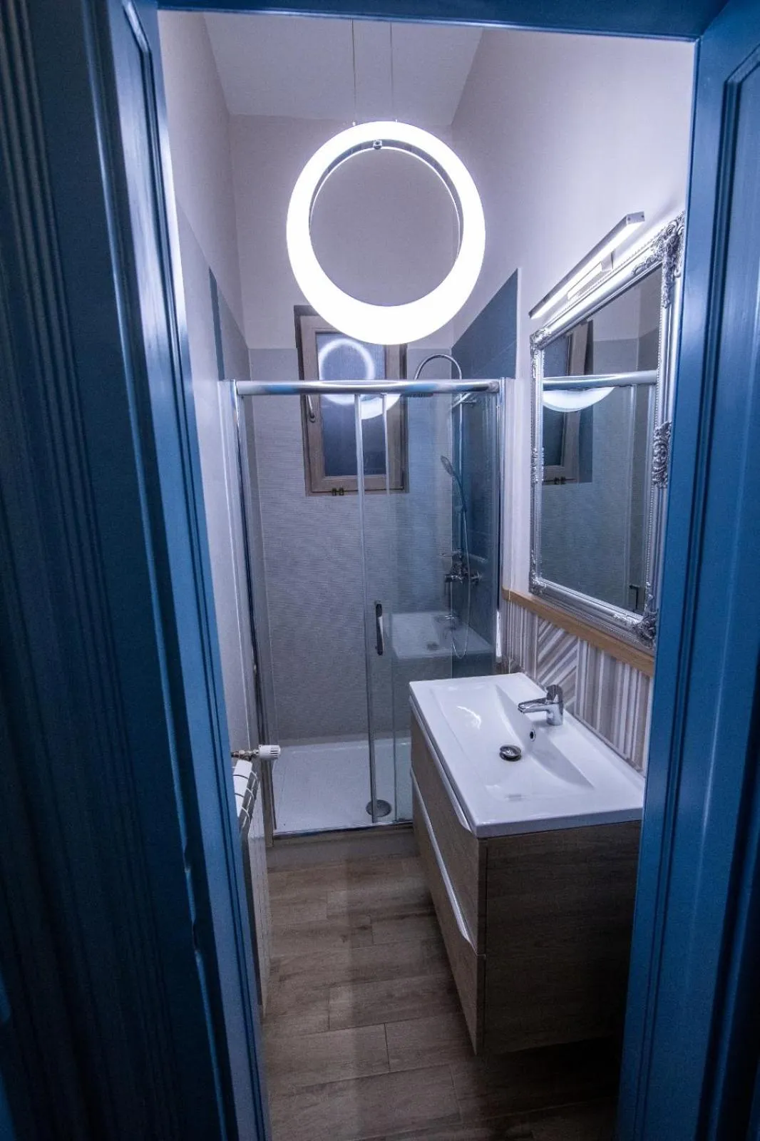 Shower in VISAJ Deluxe Downtown