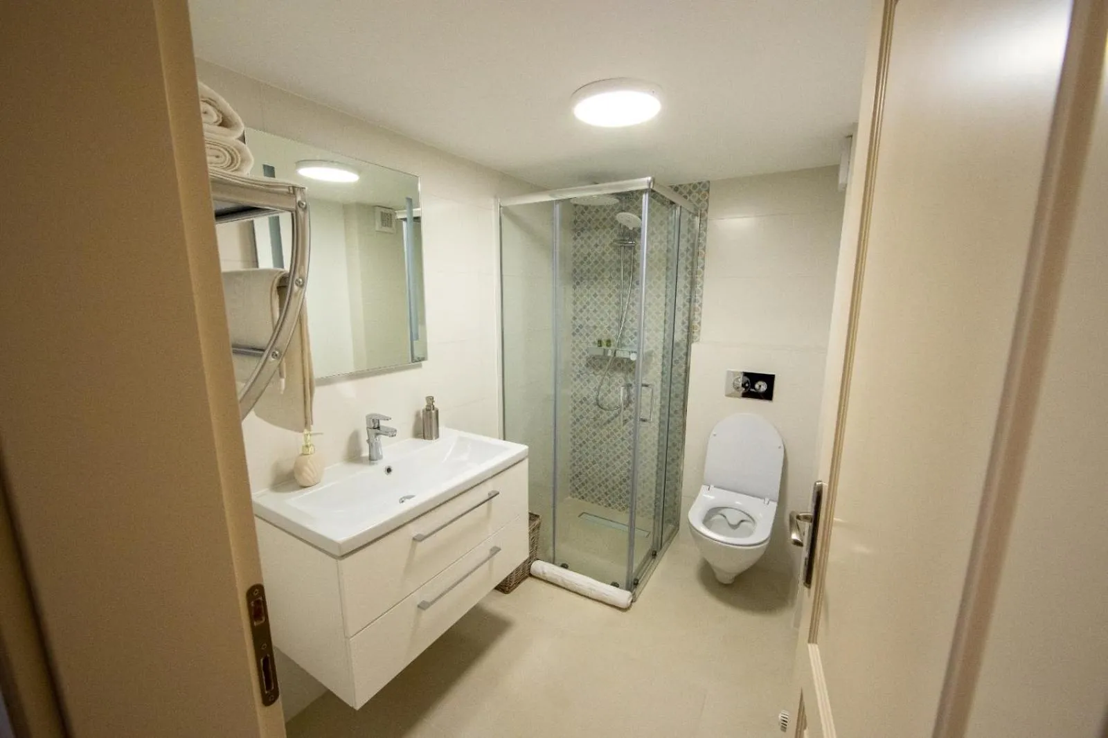 Shower in VISAJ Deluxe Downtown