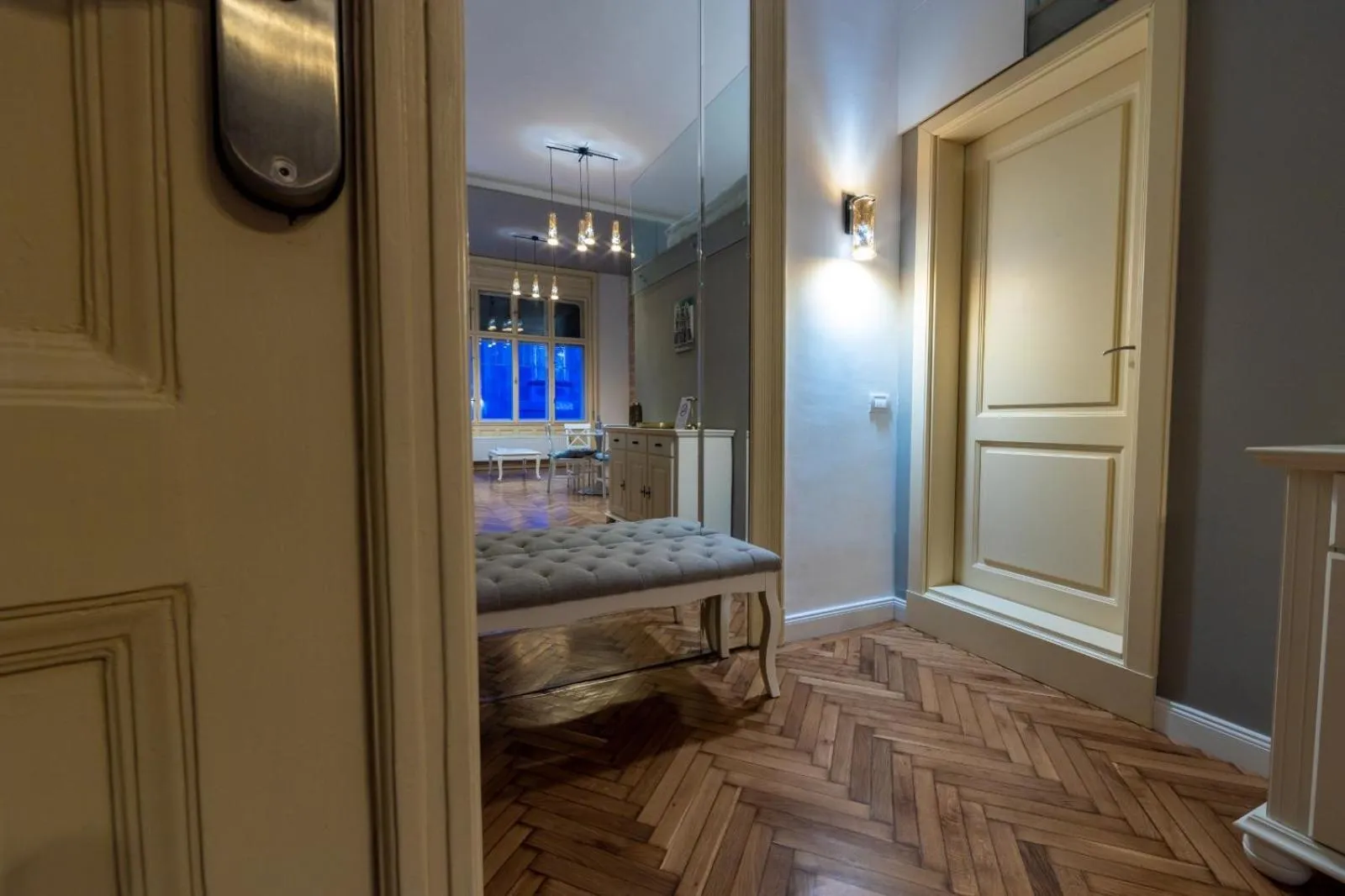 Photo of the whole room, Bed in VISAJ Deluxe Downtown