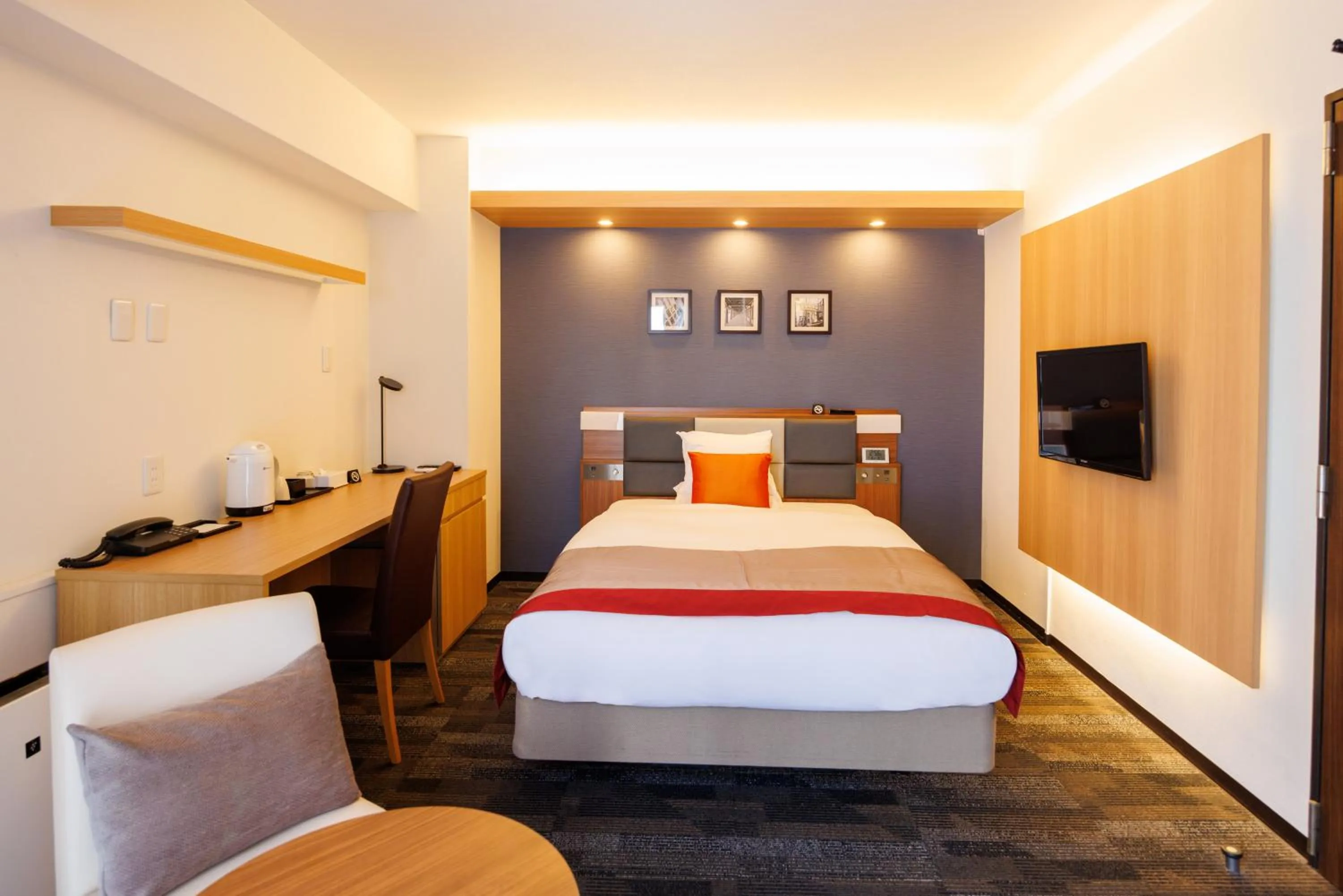 Bedroom, Bed in Floral Hotel East Shinsaibashi