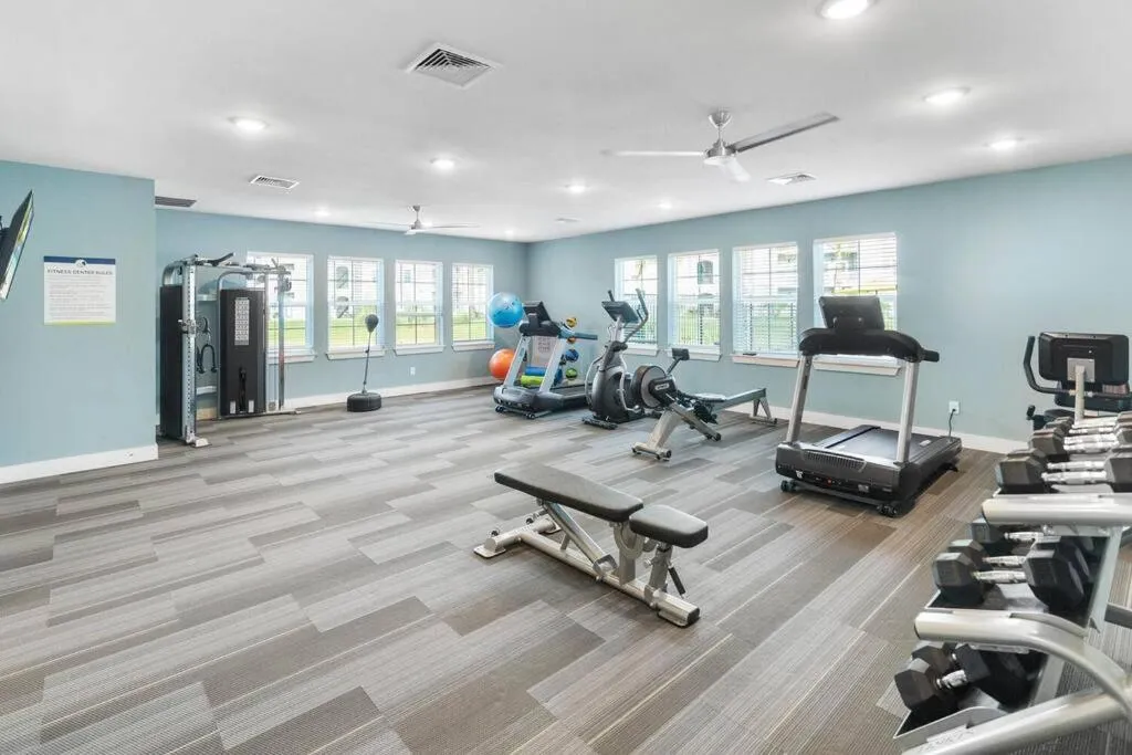 Elegant 1BR/1BA Condo with Pool, Gym and Laundry