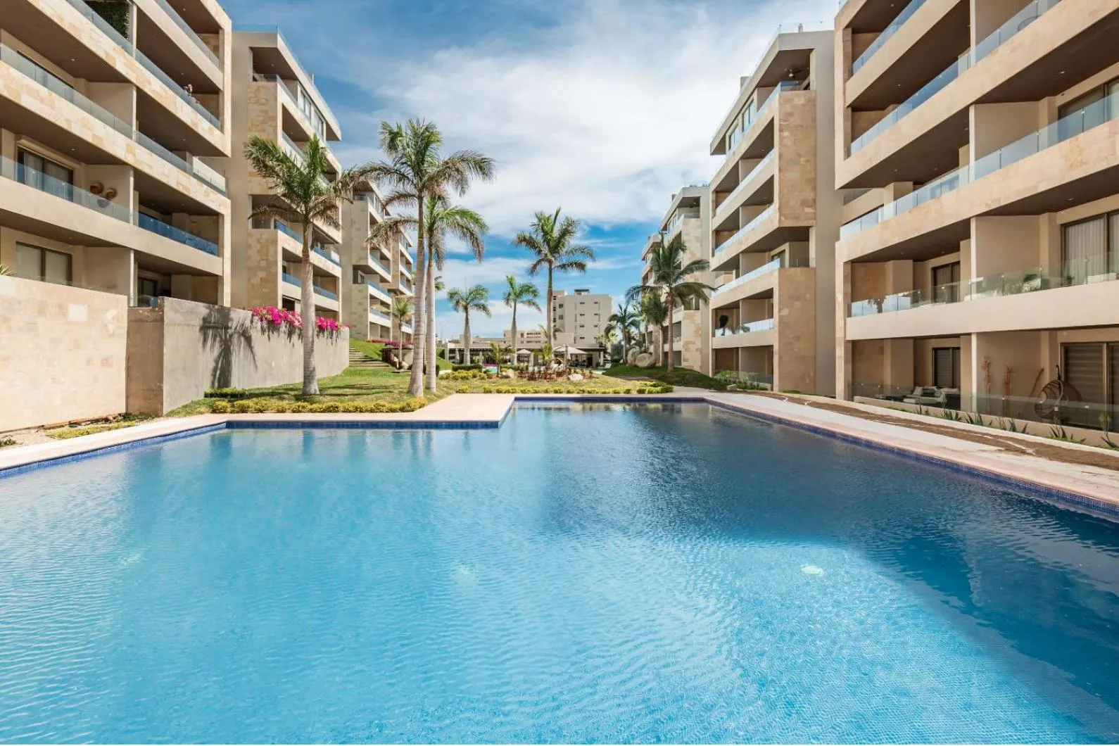 Swimming pool in Loft con balcón privado, estacionamiento gratis - Un oasis en Los Cabos