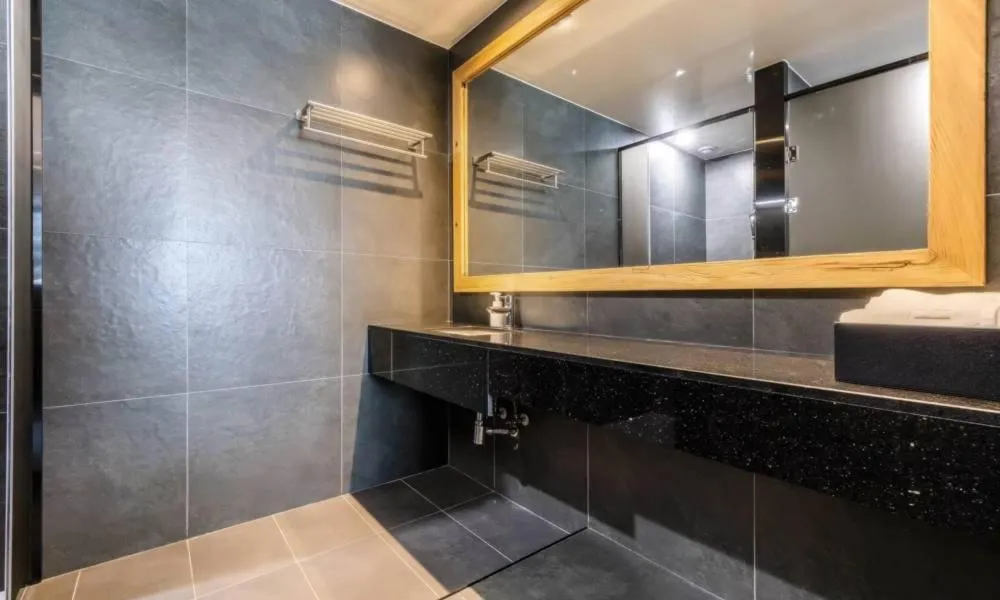 Shower in Anseong Nomad Hotel