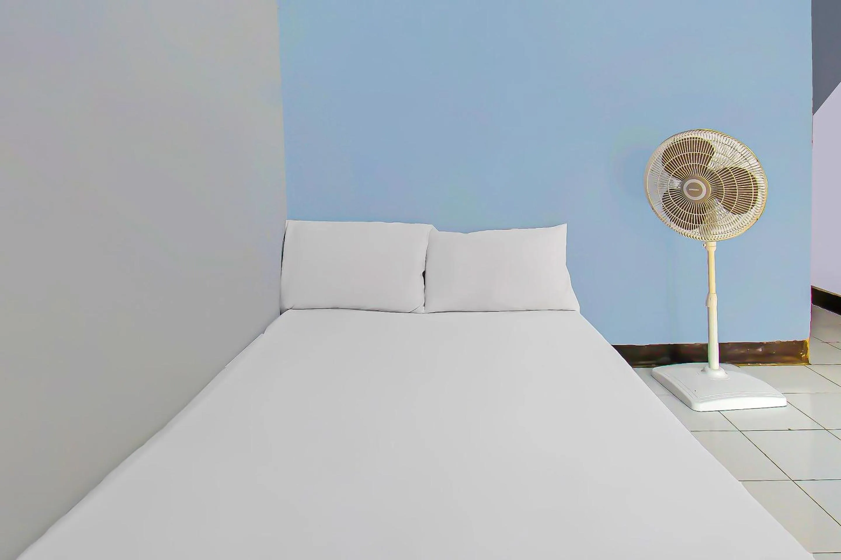 Bedroom in Hotel O Sukandi Homestay Near The Semeton Homestay