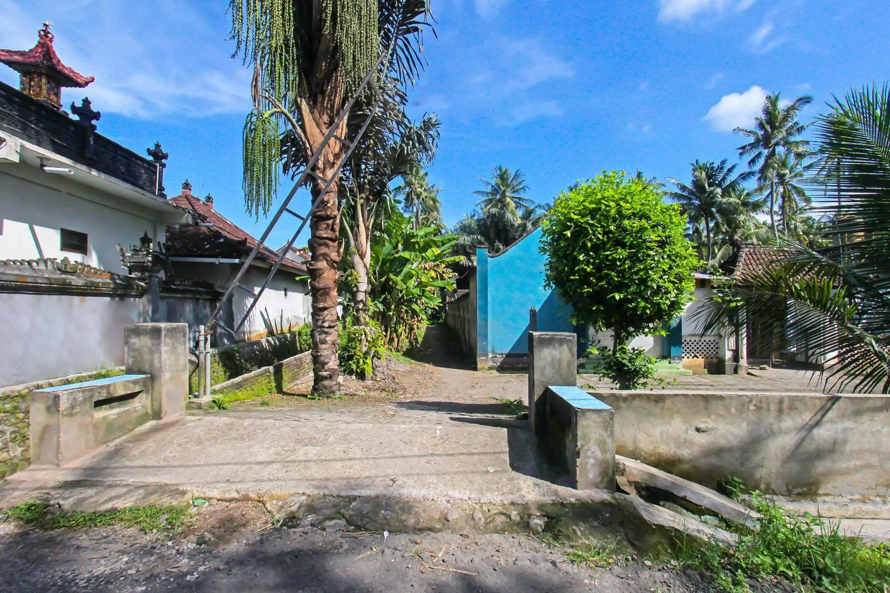 Facade/entrance in Hotel O Sukandi Homestay Near The Semeton Homestay