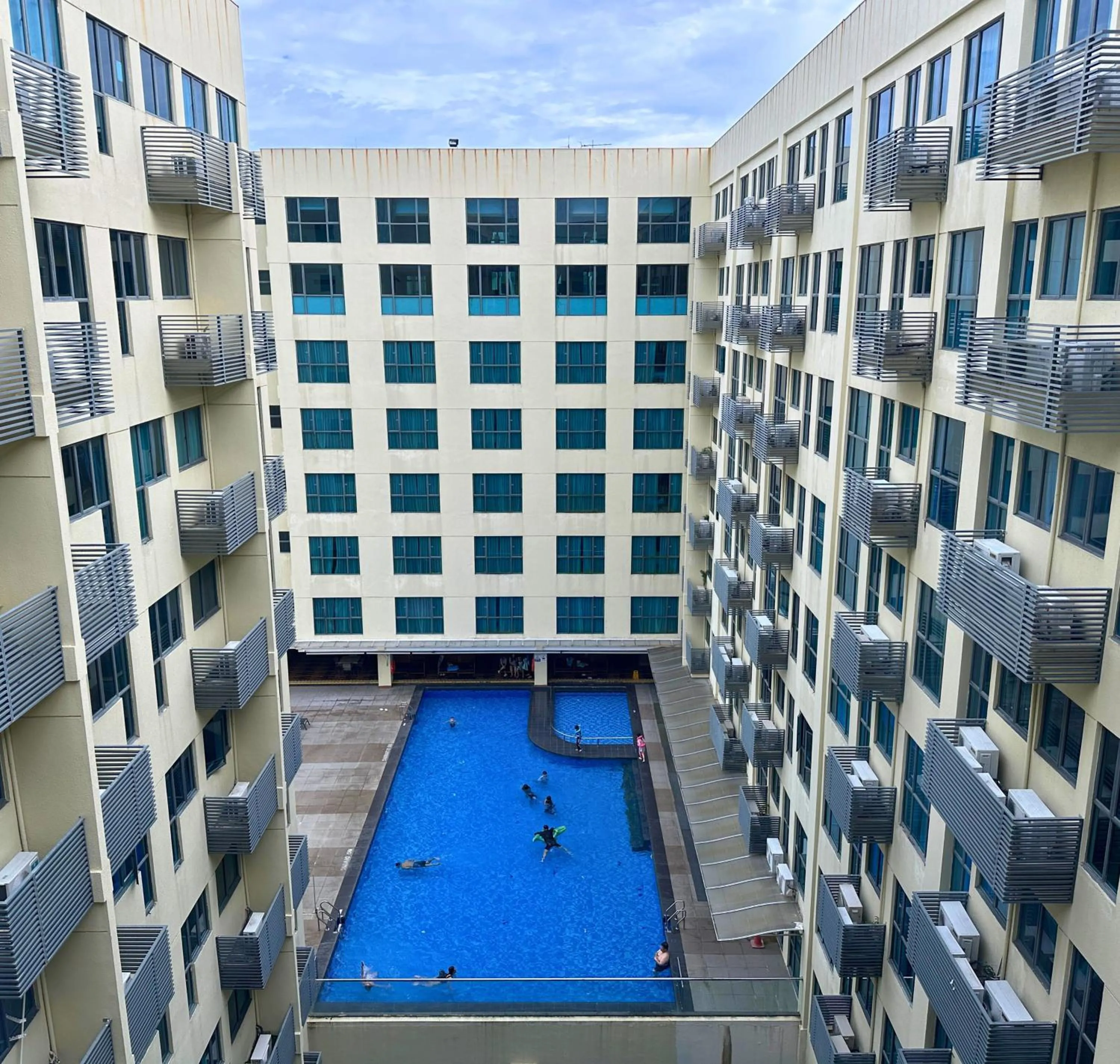 Pool view in Greenage MingSuite 明绿时代套房 Kota Kinabalu 亚庇市中心