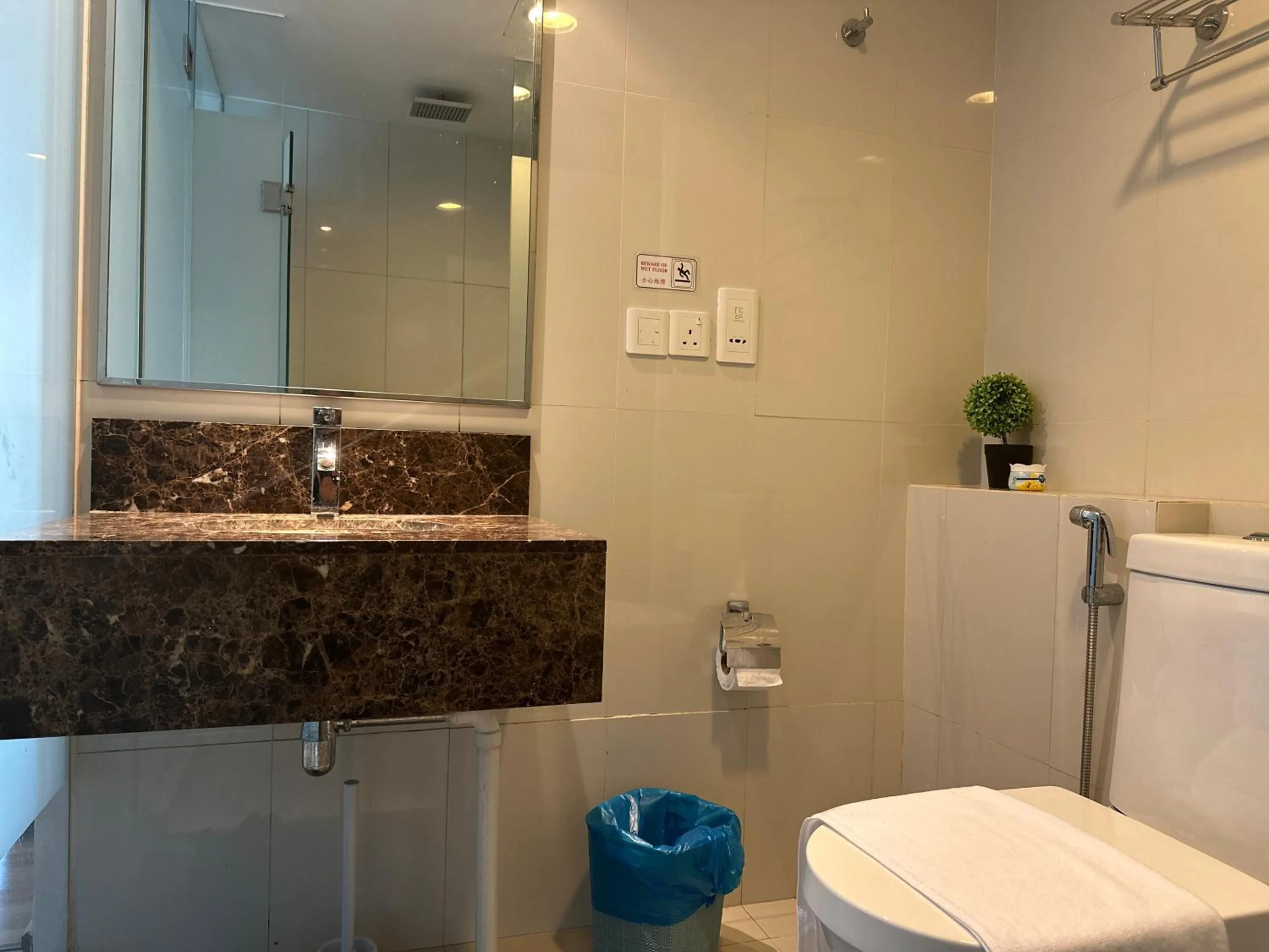 Bathroom in Greenage MingSuite 明绿时代套房 Kota Kinabalu 亚庇市中心