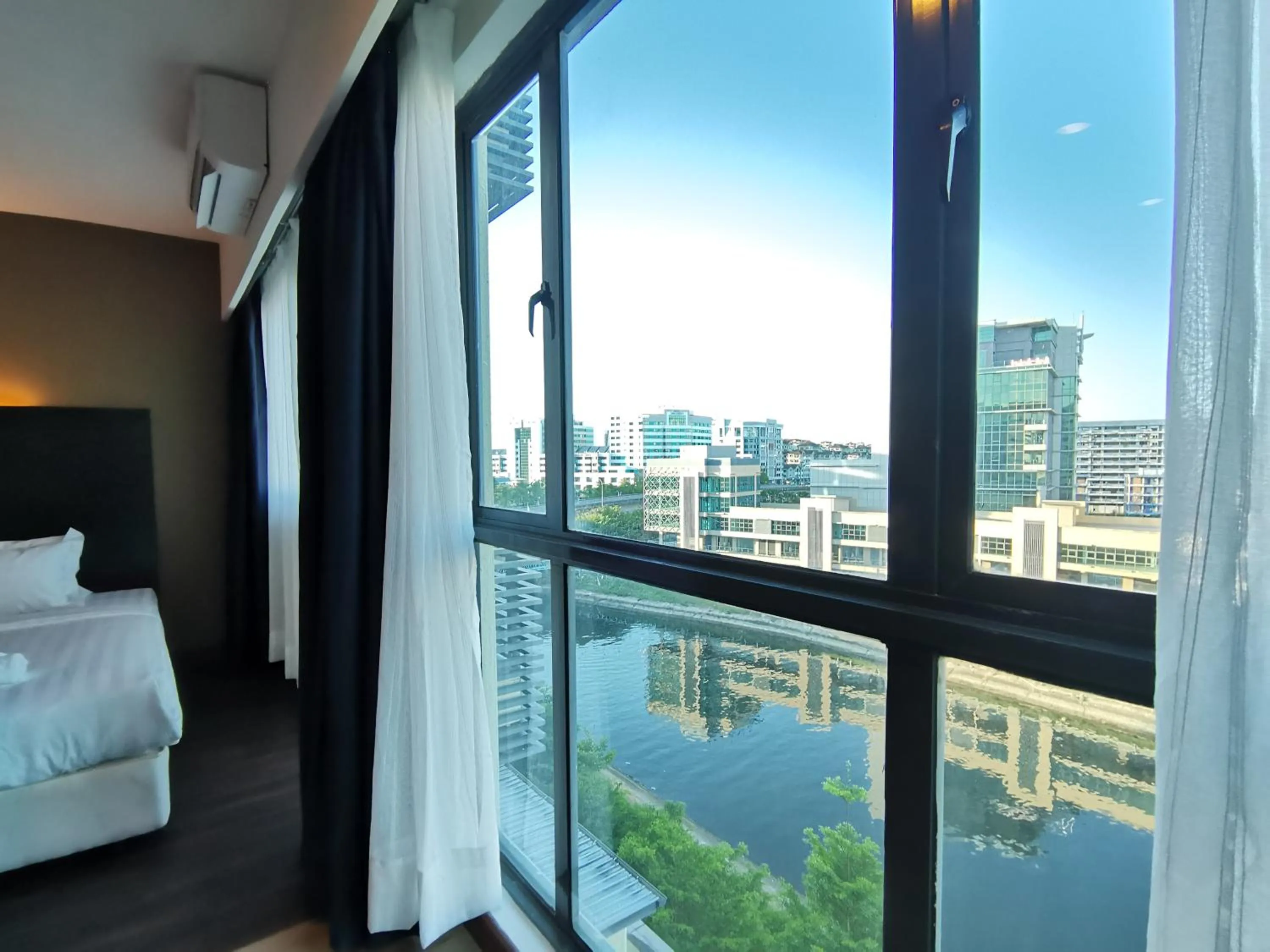 Natural landscape, Bed in Greenage MingSuite 明绿时代套房 Kota Kinabalu 亚庇市中心