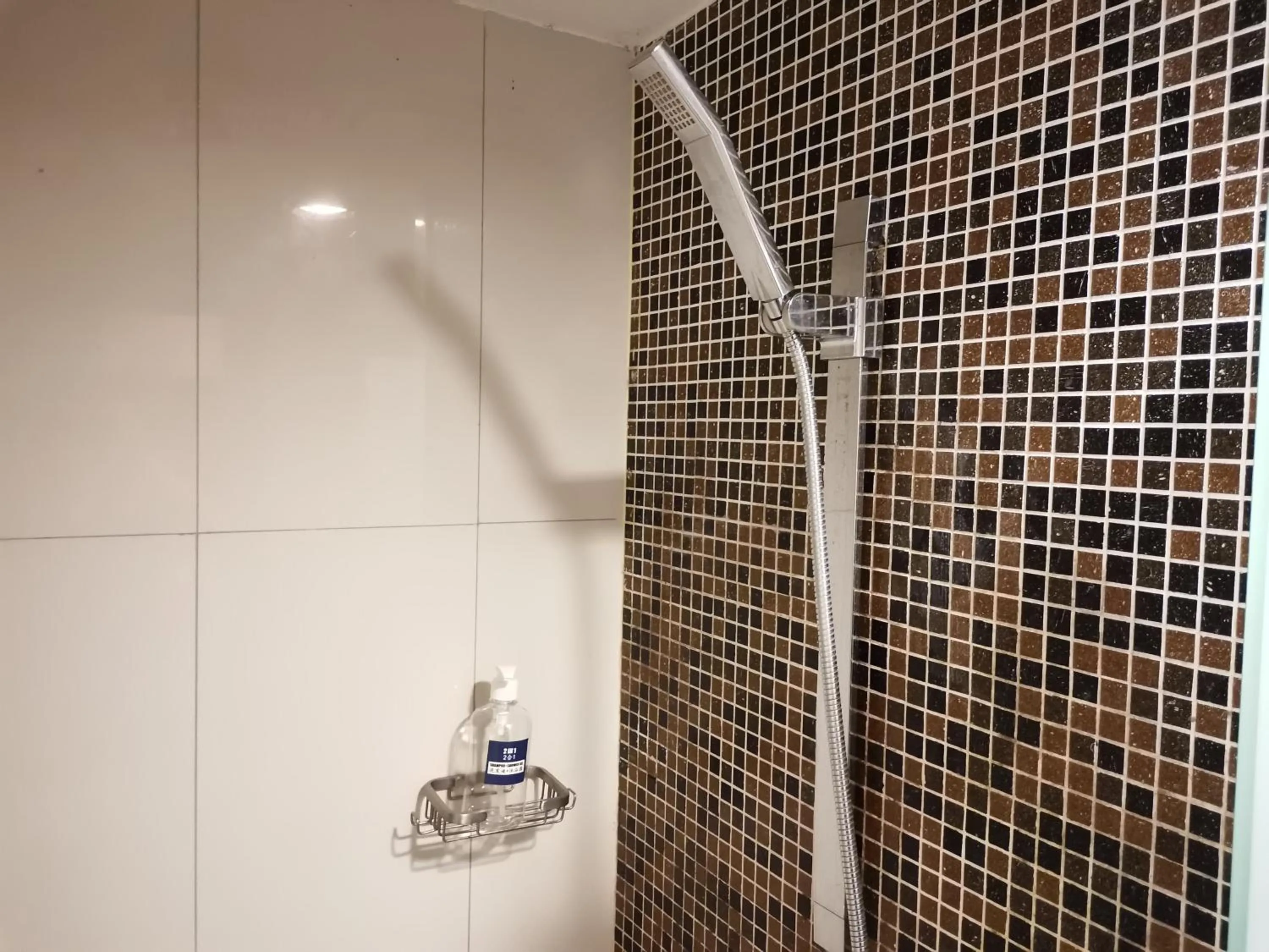 Shower in Greenage MingSuite 明绿时代套房 Kota Kinabalu 亚庇市中心