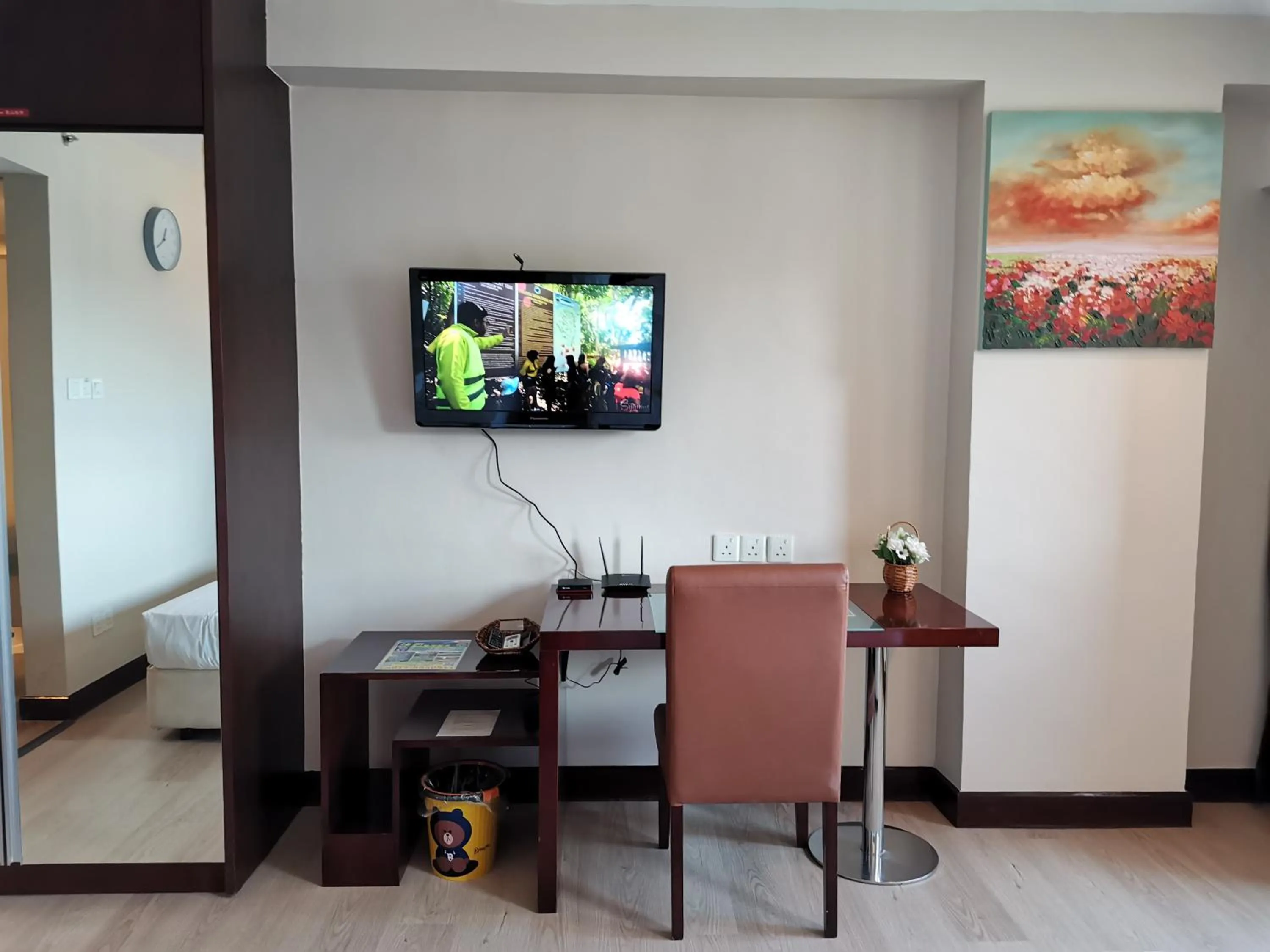 Communal lounge/ TV room in Greenage MingSuite 明绿时代套房 Kota Kinabalu 亚庇市中心