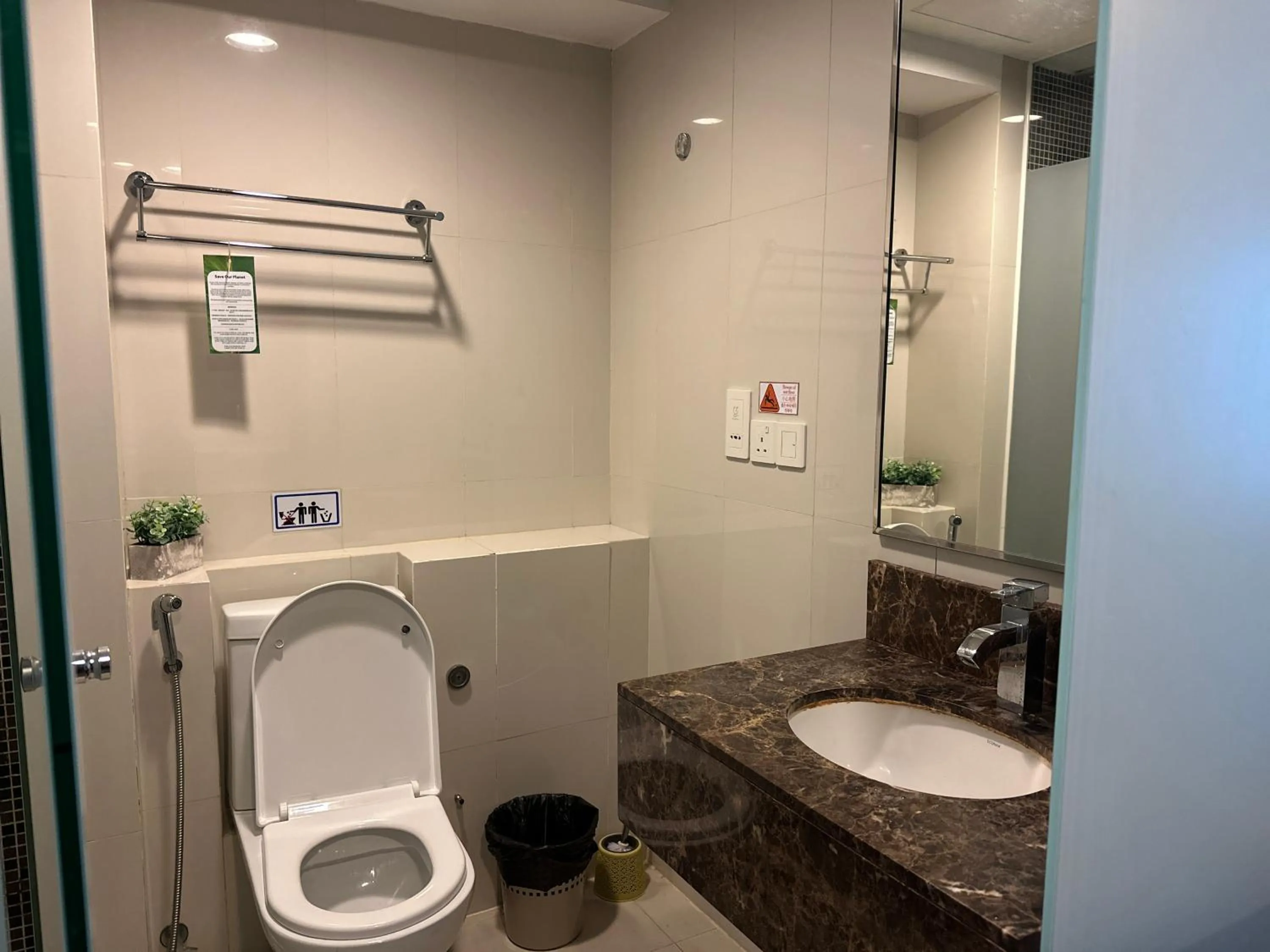 Bathroom in Greenage MingSuite 明绿时代套房 Kota Kinabalu 亚庇市中心