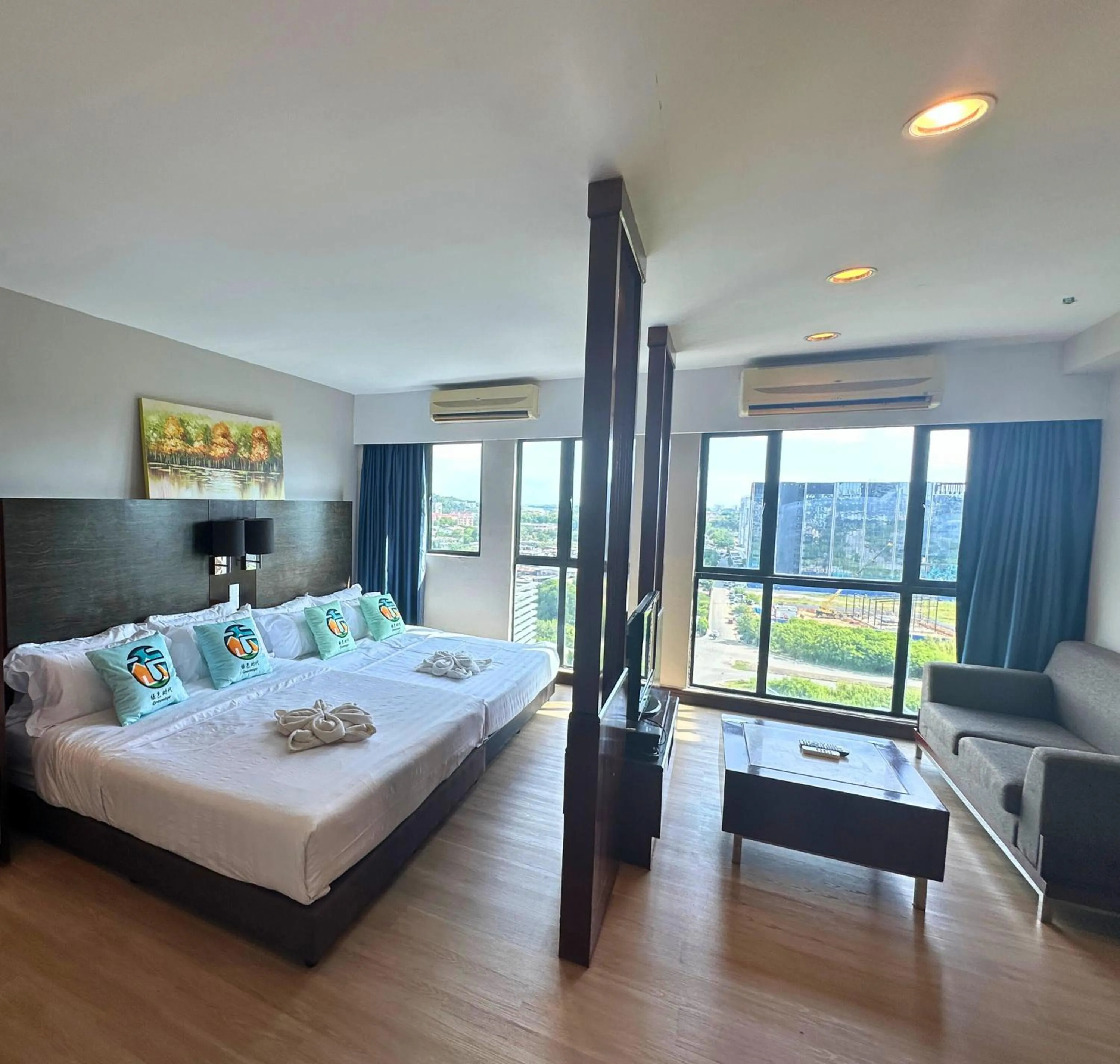 Photo of the whole room, Bed in Greenage MingSuite 明绿时代套房 Kota Kinabalu 亚庇市中心