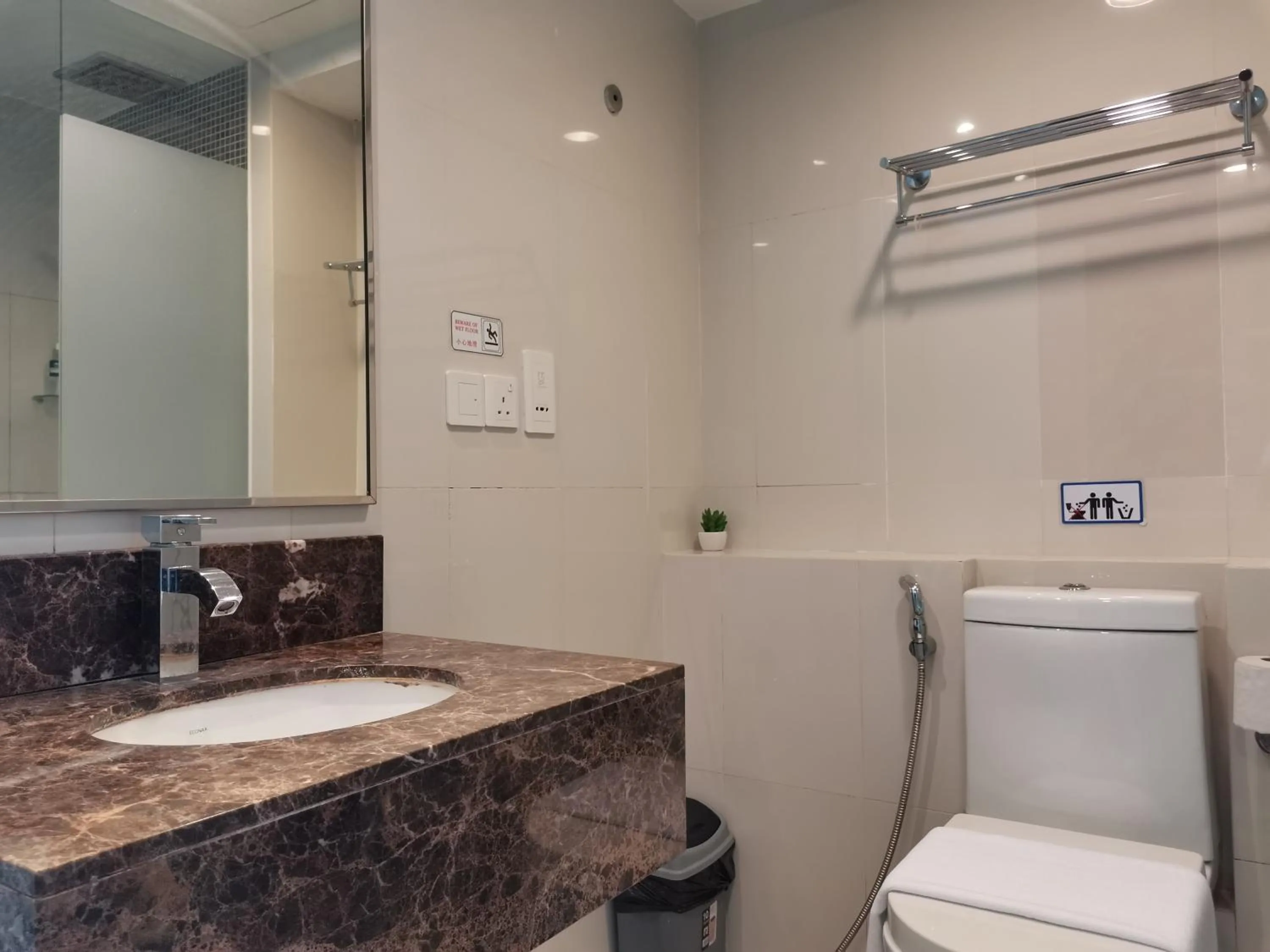 Toilet in Greenage MingSuite 明绿时代套房 Kota Kinabalu 亚庇市中心