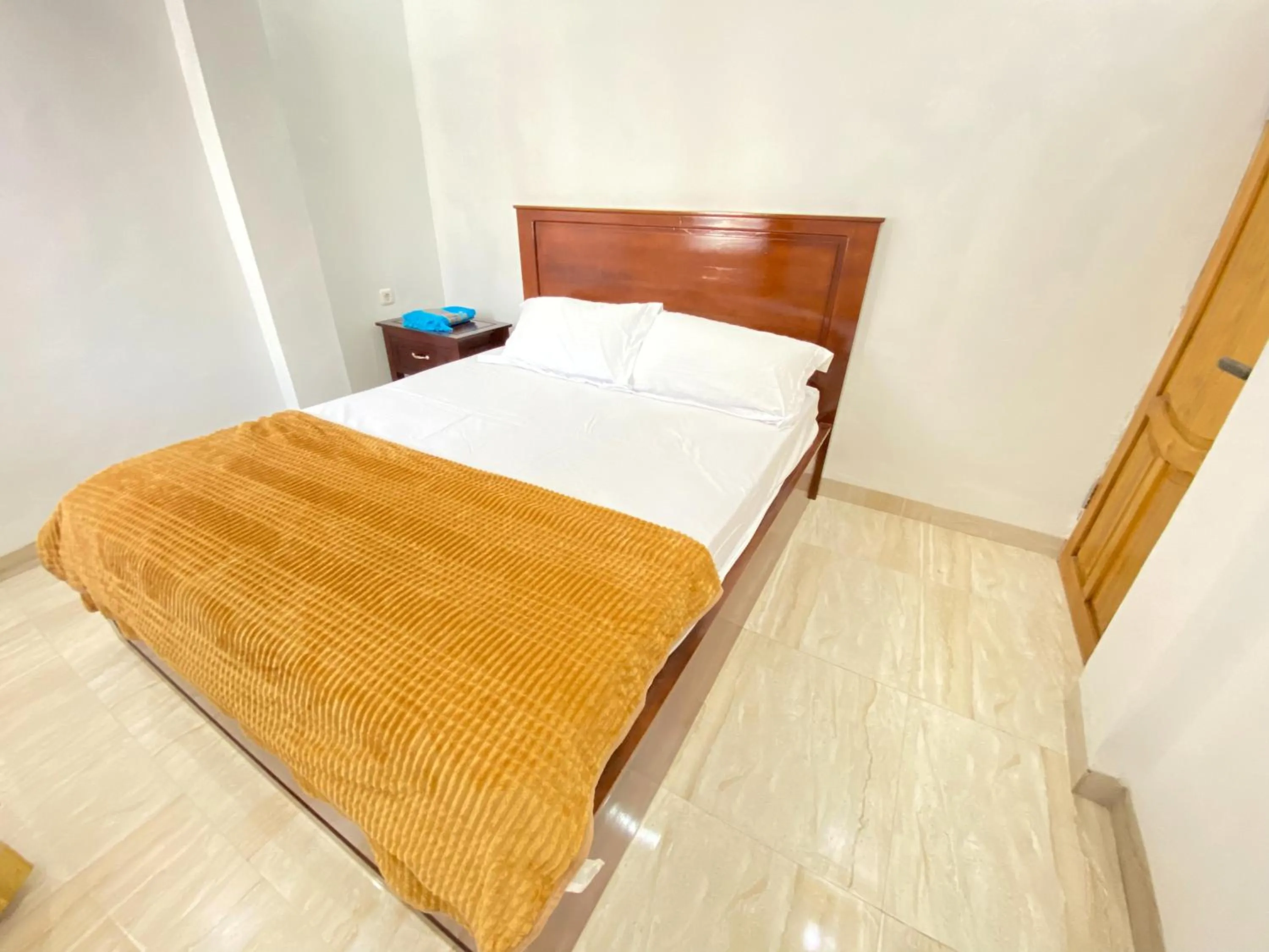 Bedroom, Bed in Rumah Windy Guest House Bira