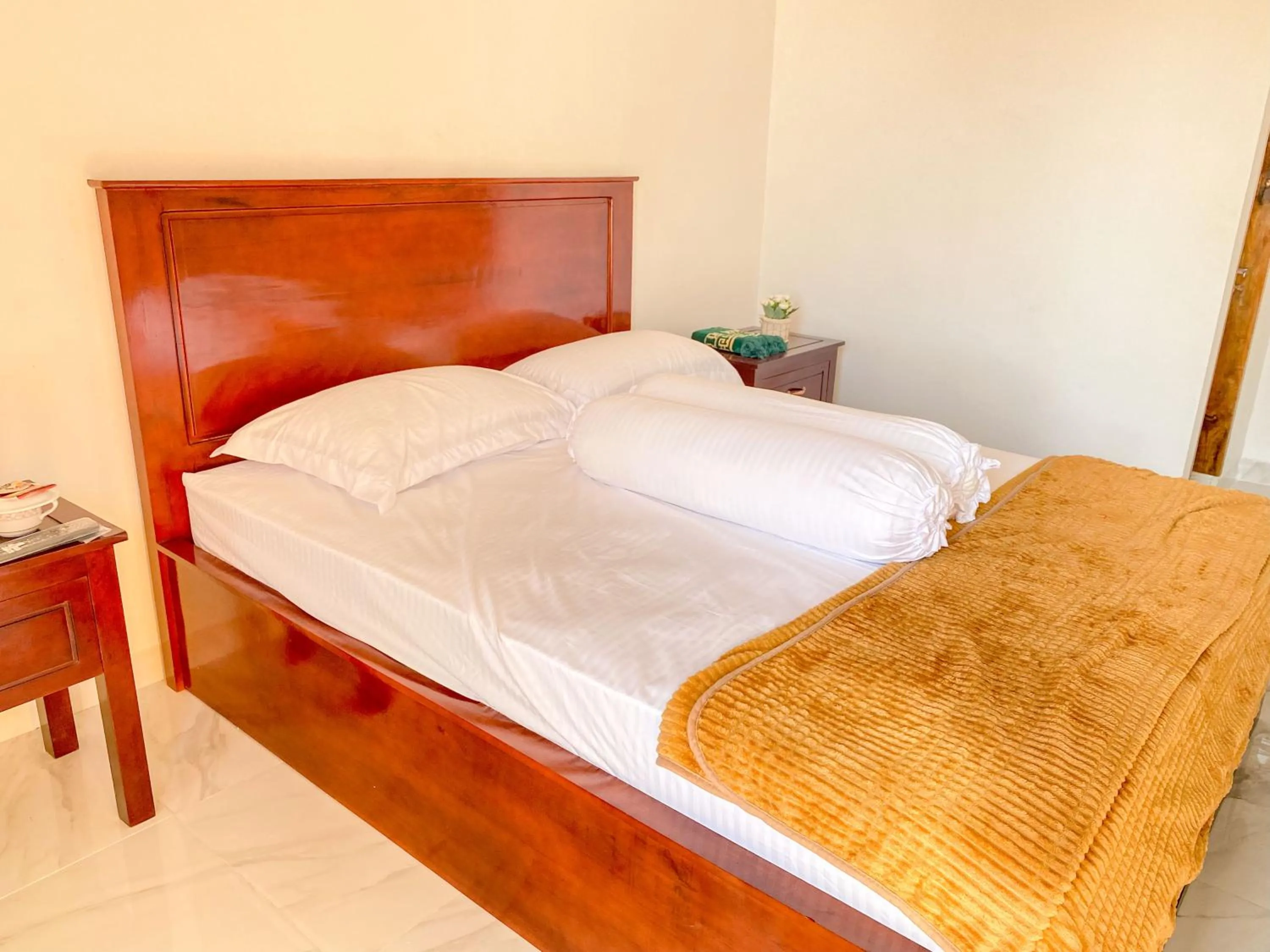 Bedroom, Bed in Rumah Windy Guest House Bira