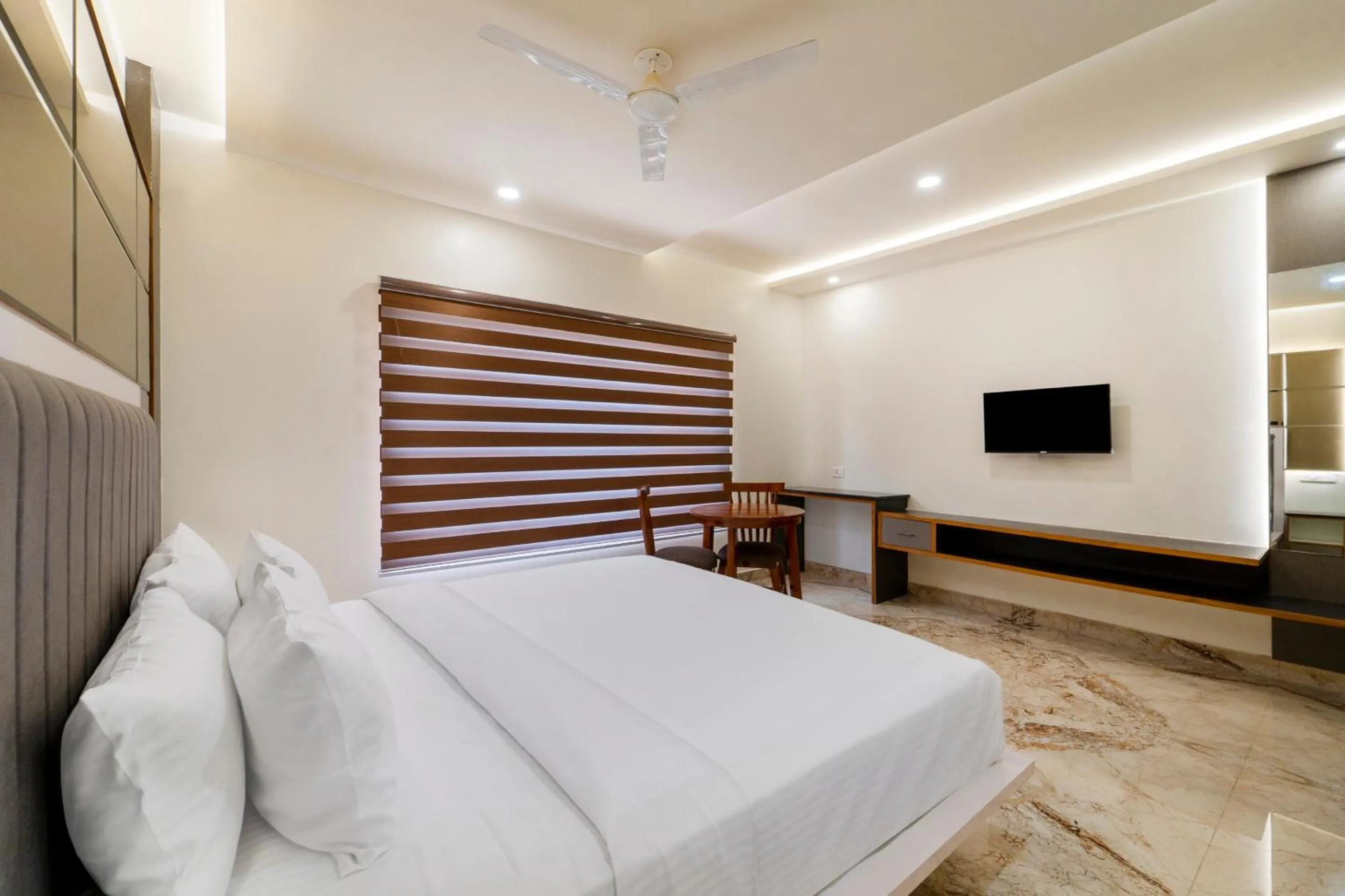 Bedroom, Bed in Palette - Coastal Grand Hotels & Resorts, OMR