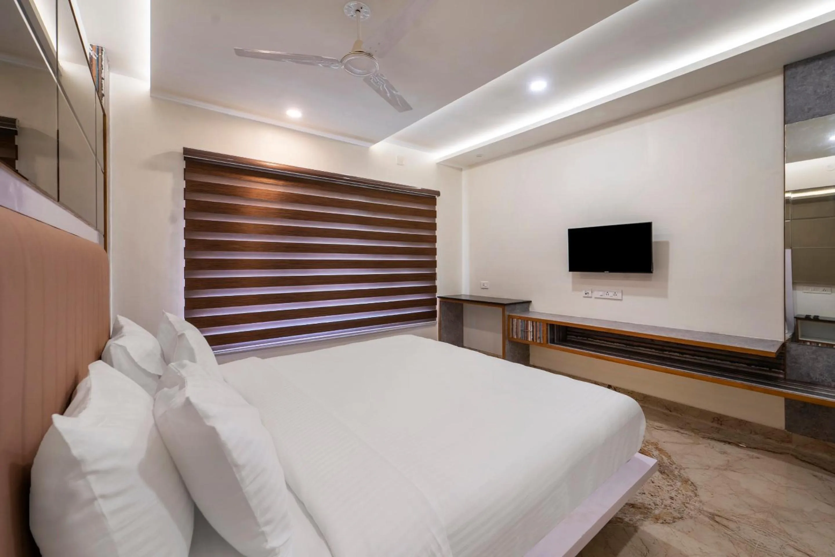 Bedroom, Bed in Palette - Coastal Grand Hotels & Resorts, OMR