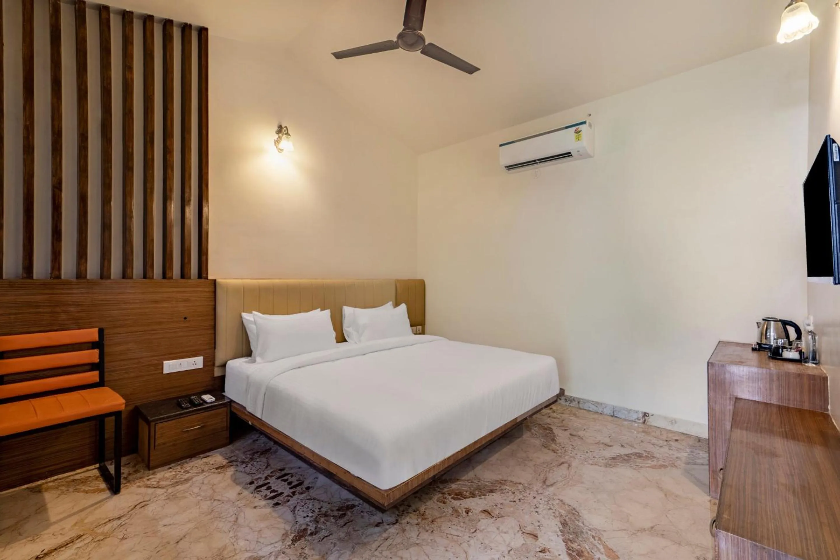 Bedroom, Bed in Palette - Coastal Grand Hotels & Resorts, OMR