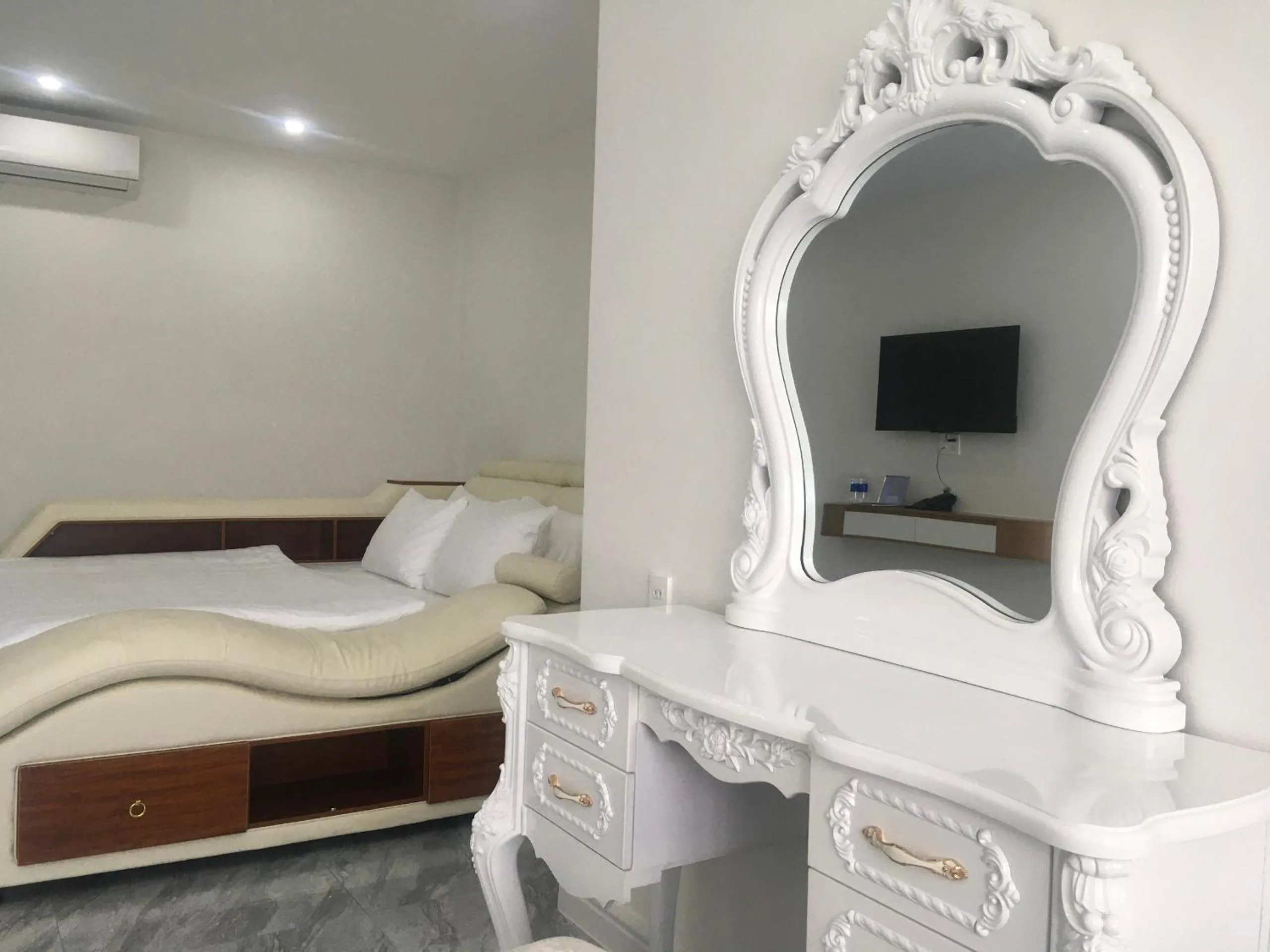 Bed in DONG PHUONG HOTEL