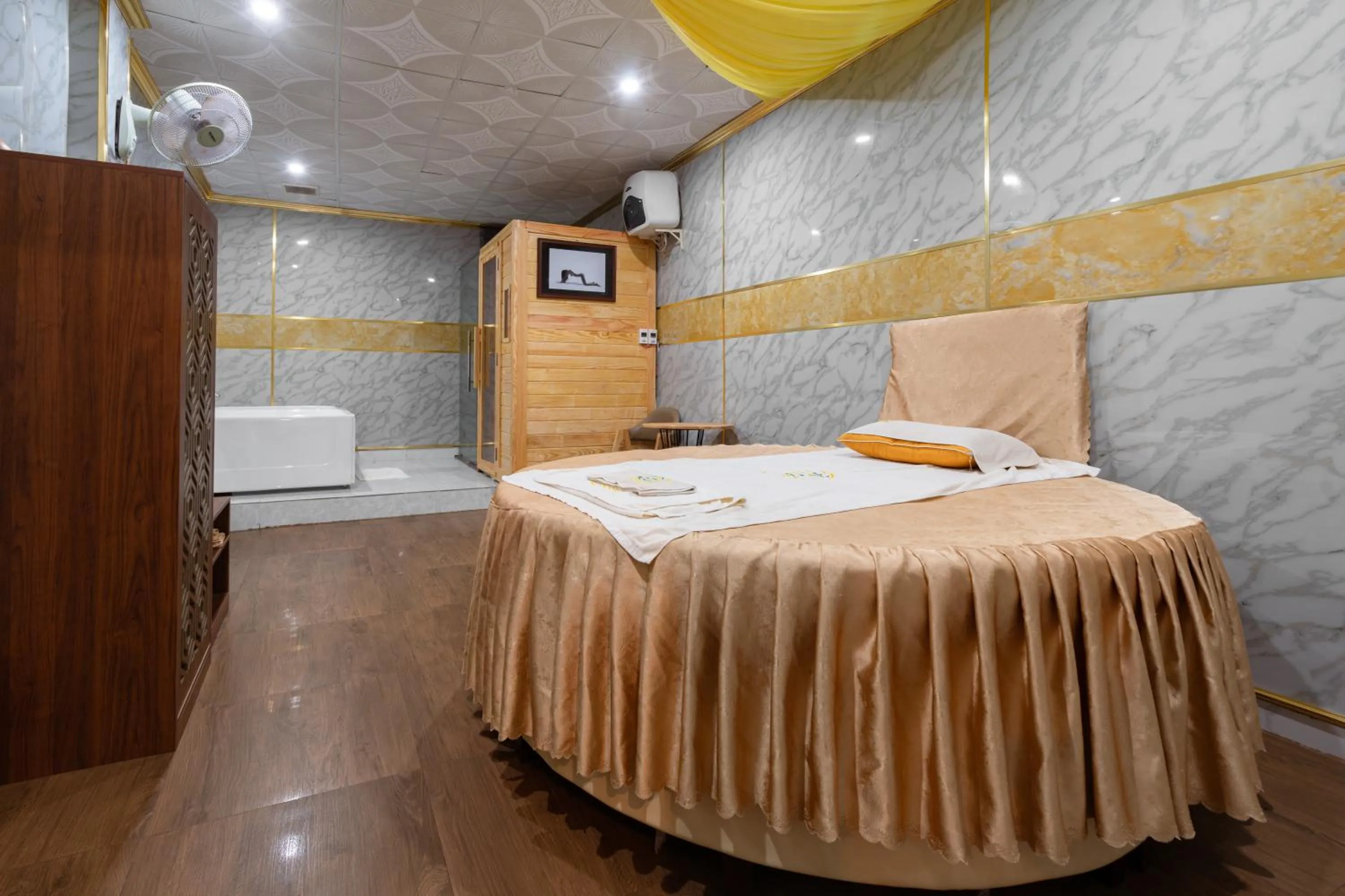 Spa and wellness centre/facilities, Bed in DONG PHUONG HOTEL