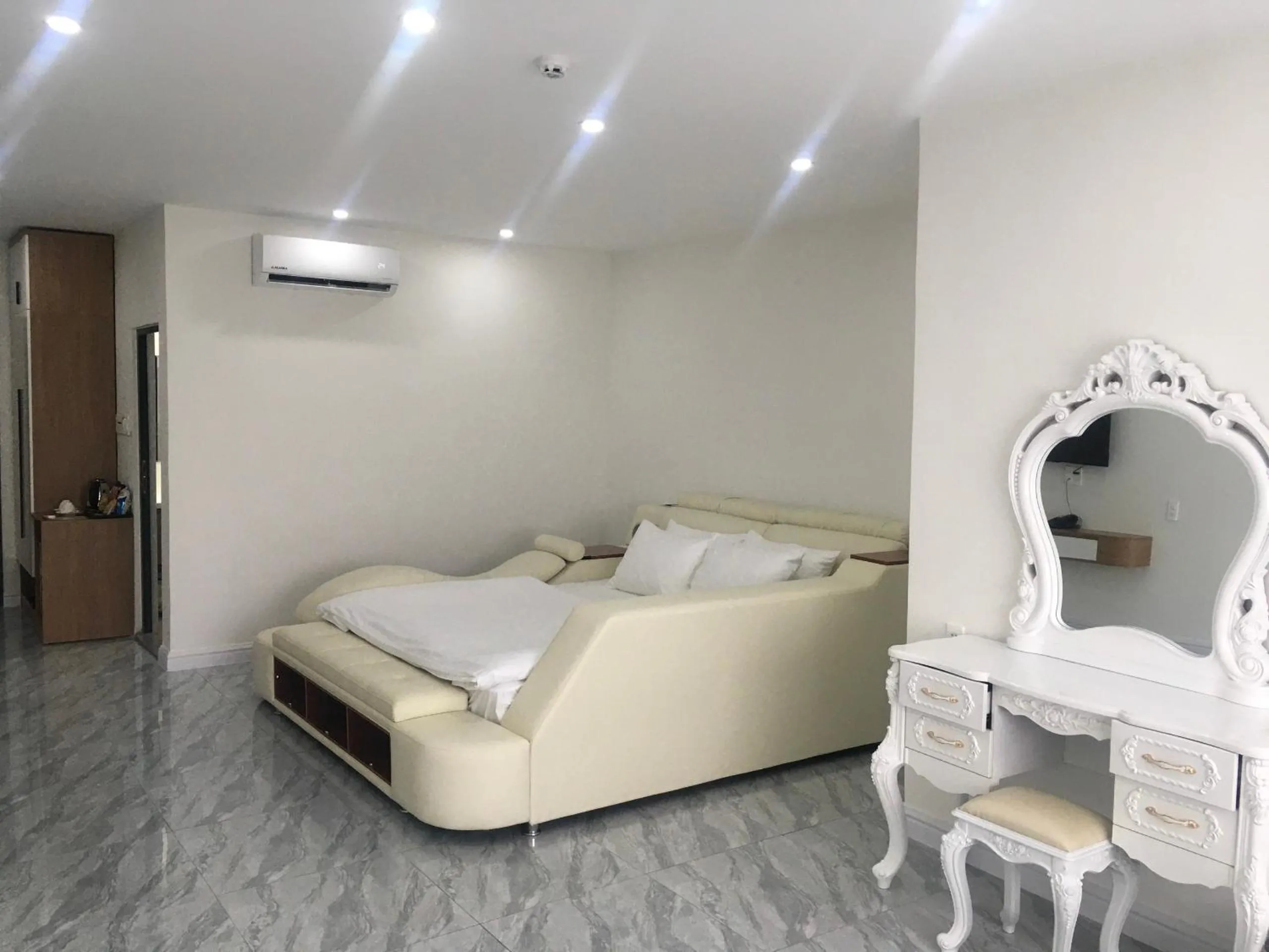 Bed in DONG PHUONG HOTEL