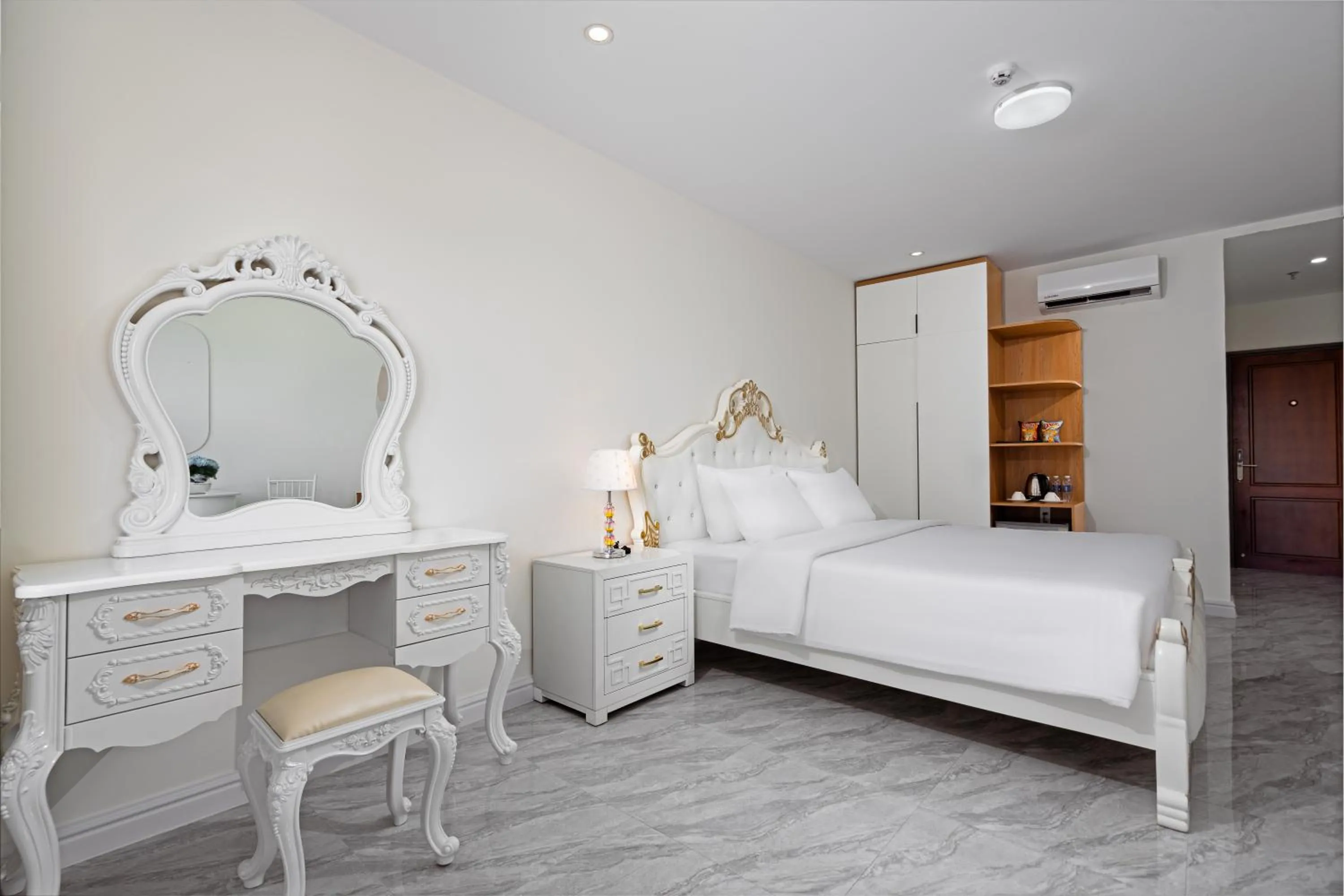 hair dresser, Bed in DONG PHUONG HOTEL