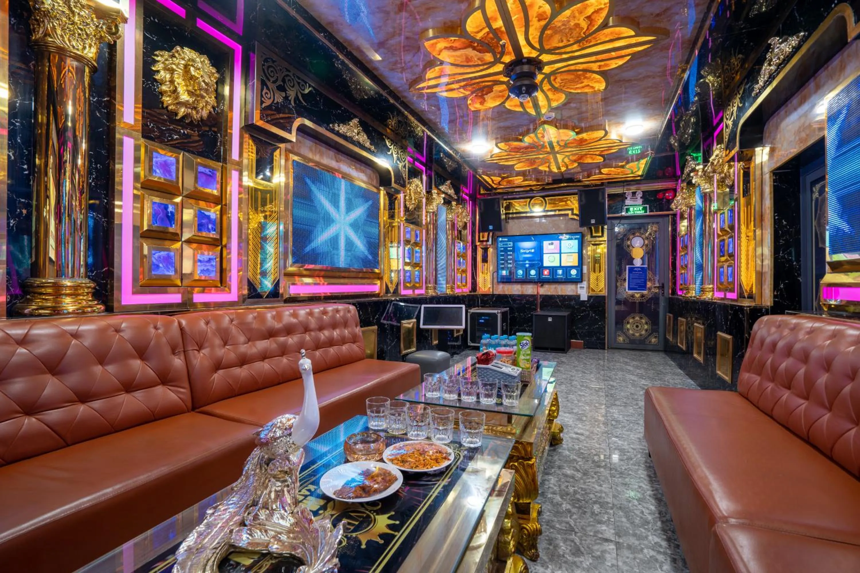 Evening entertainment in DONG PHUONG HOTEL